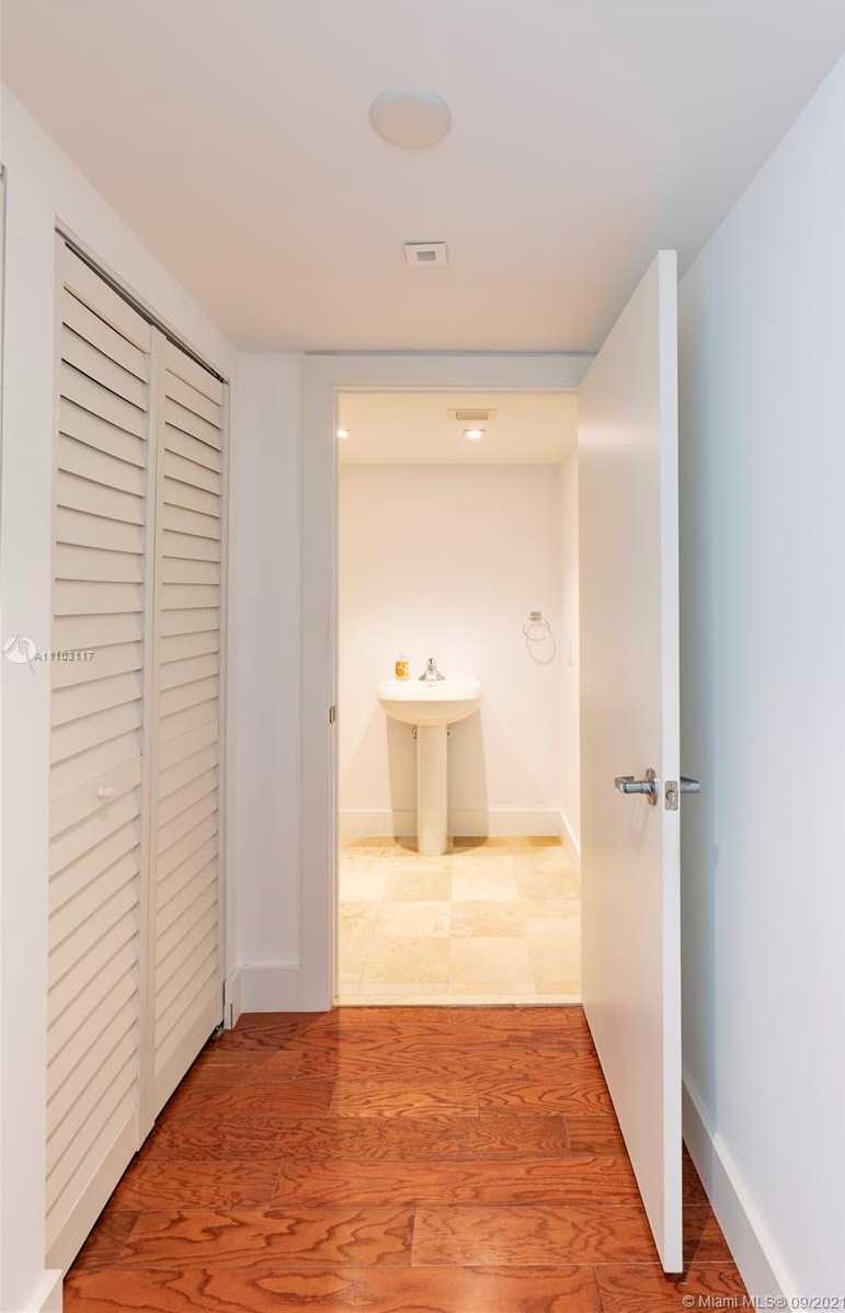 Small Image of 1800 NORTH BAYSHORE DR #1002, Miami Number 16