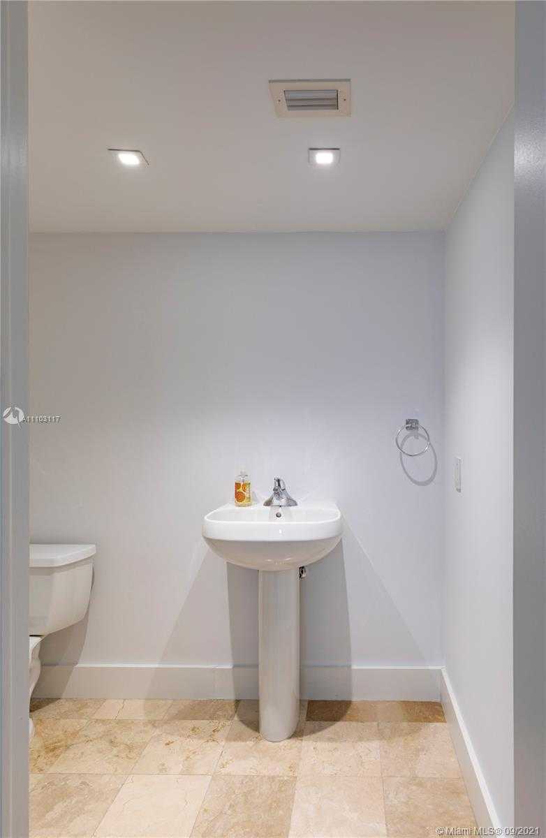 Small Image of 1800 NORTH BAYSHORE DR #1002, Miami Number 4