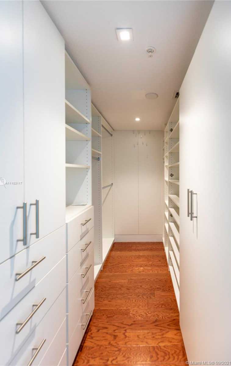Small Image of 1800 NORTH BAYSHORE DR #1002, Miami Number 5