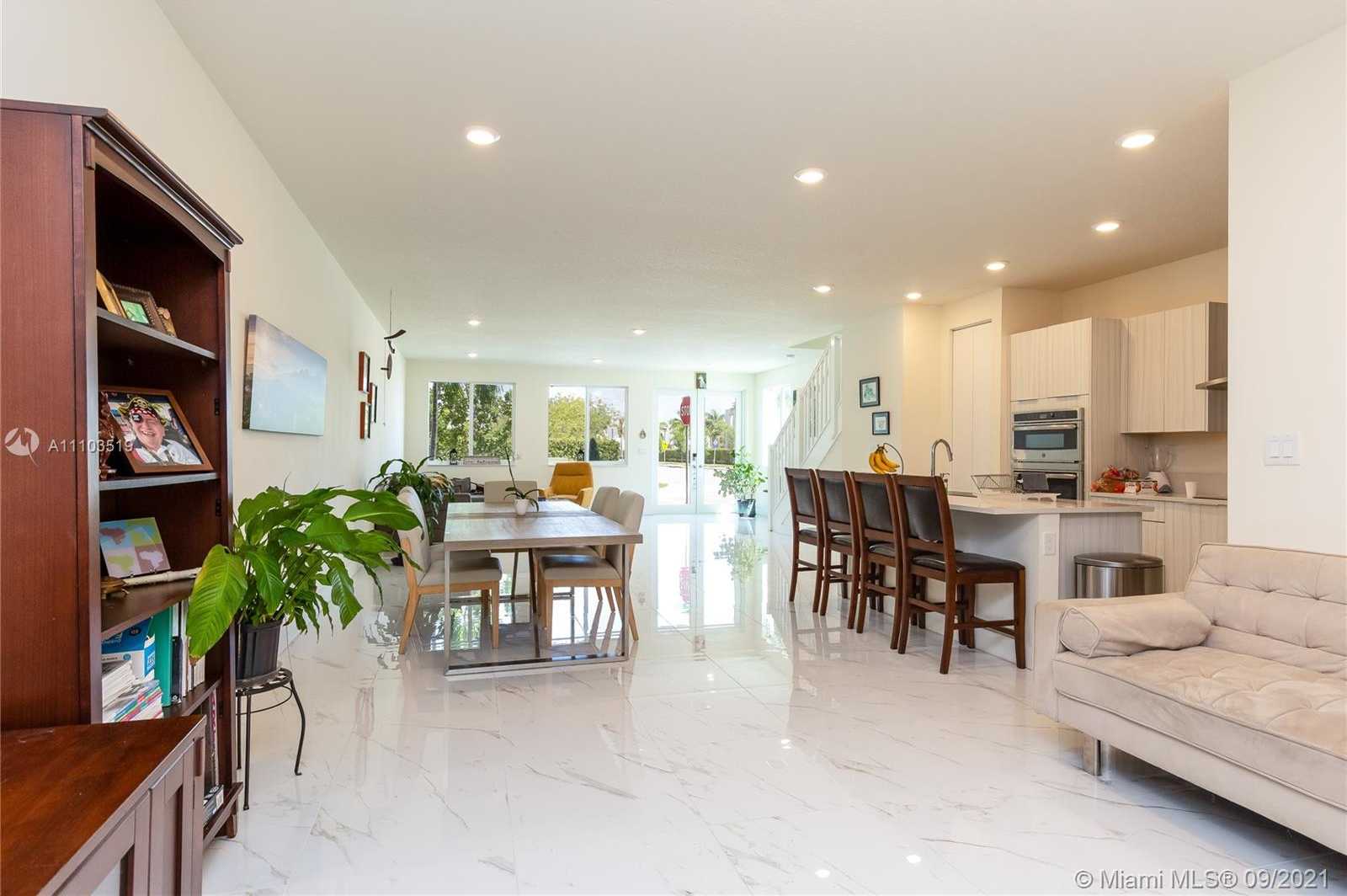 Small Image of 10410 NORTH WEST 67TH ST, Doral Number 10