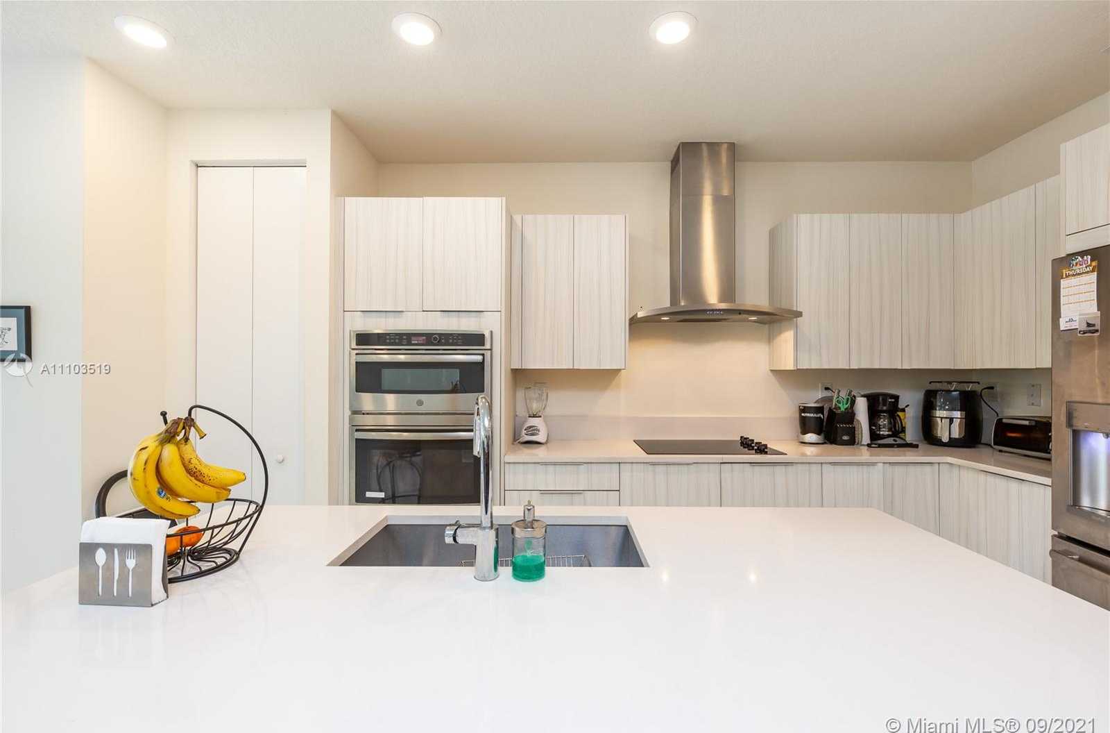 Small Image of 10410 NORTH WEST 67TH ST, Doral Number 12
