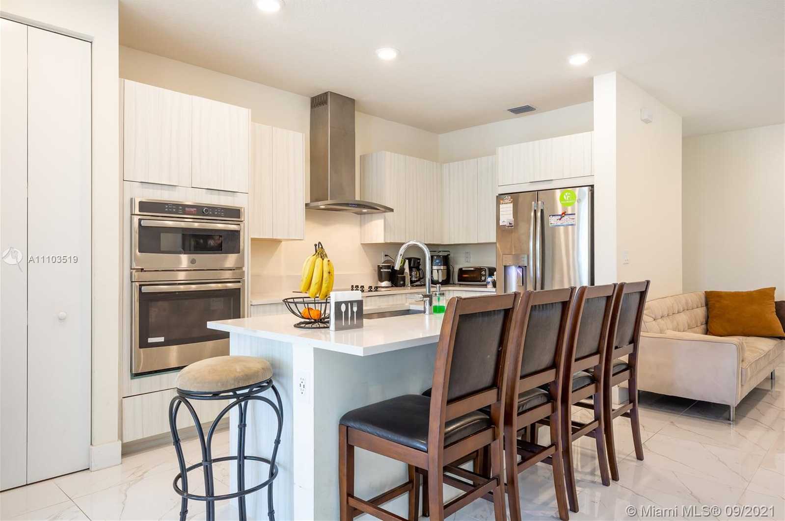 Small Image of 10410 NORTH WEST 67TH ST, Doral Number 14