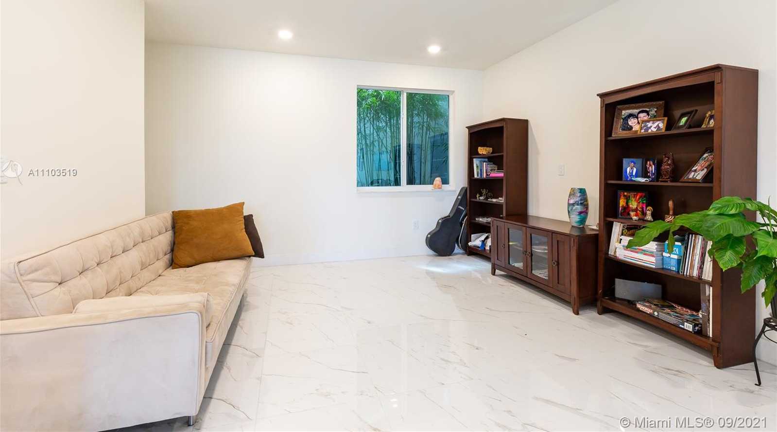 Small Image of 10410 NORTH WEST 67TH ST, Doral Number 15