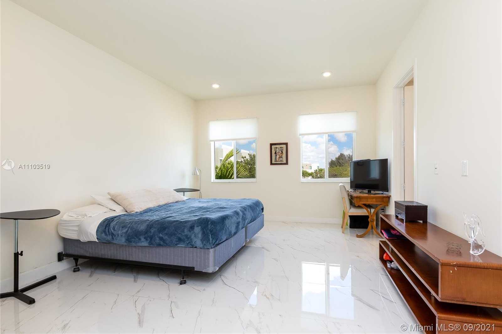 Small Image of 10410 NORTH WEST 67TH ST, Doral Number 19