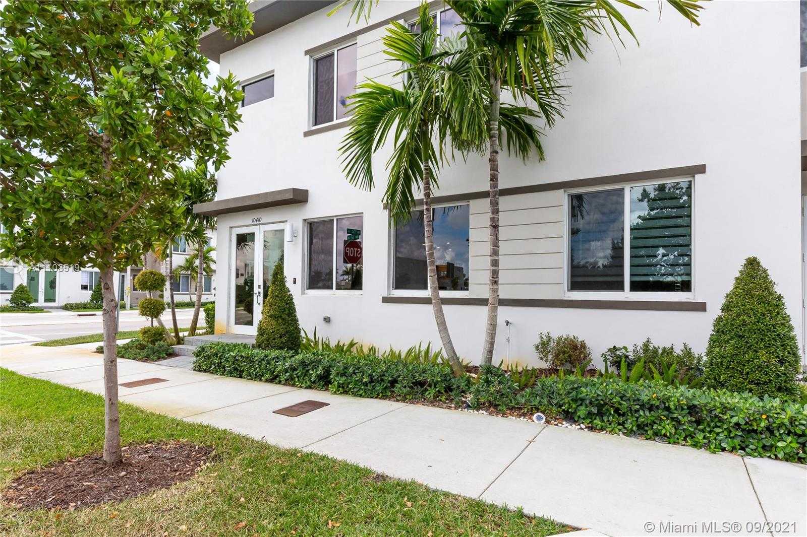 Small Image of 10410 NORTH WEST 67TH ST, Doral Number 2