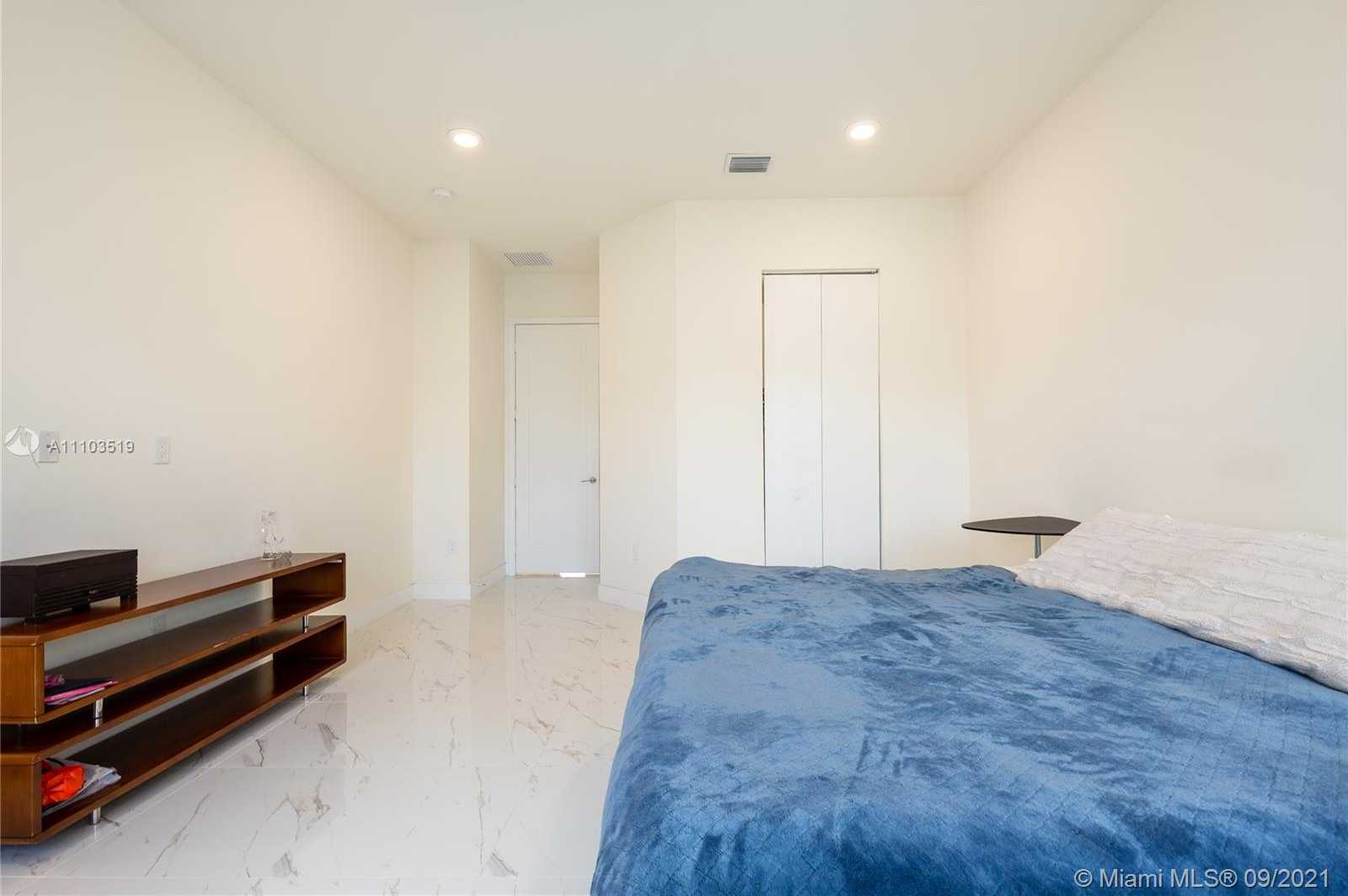 Small Image of 10410 NORTH WEST 67TH ST, Doral Number 22