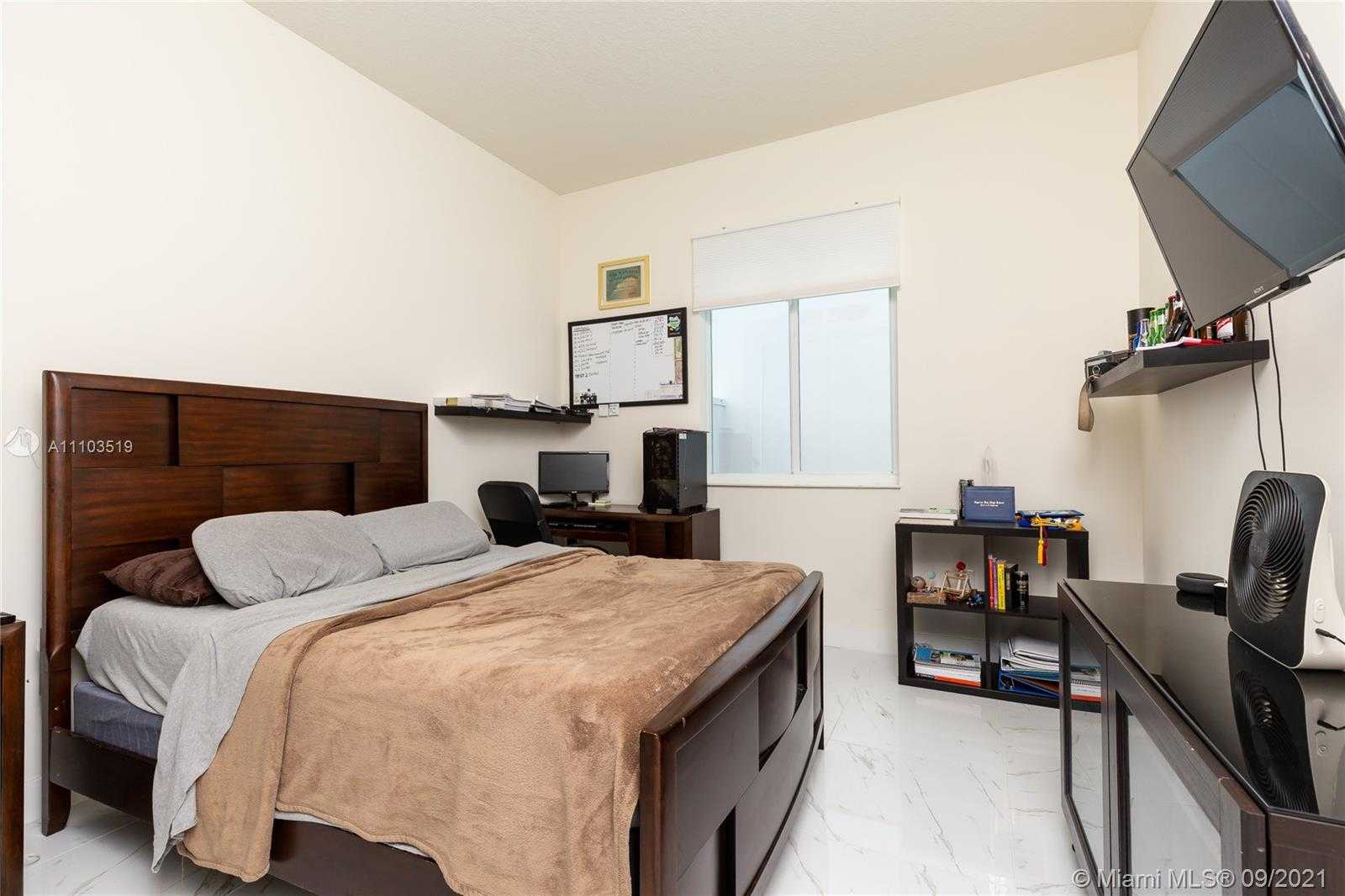 Small Image of 10410 NORTH WEST 67TH ST, Doral Number 23