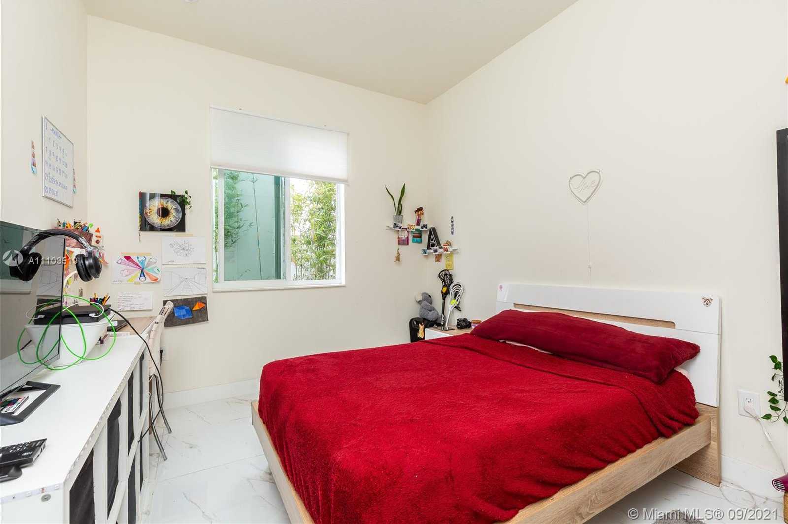 Small Image of 10410 NORTH WEST 67TH ST, Doral Number 24