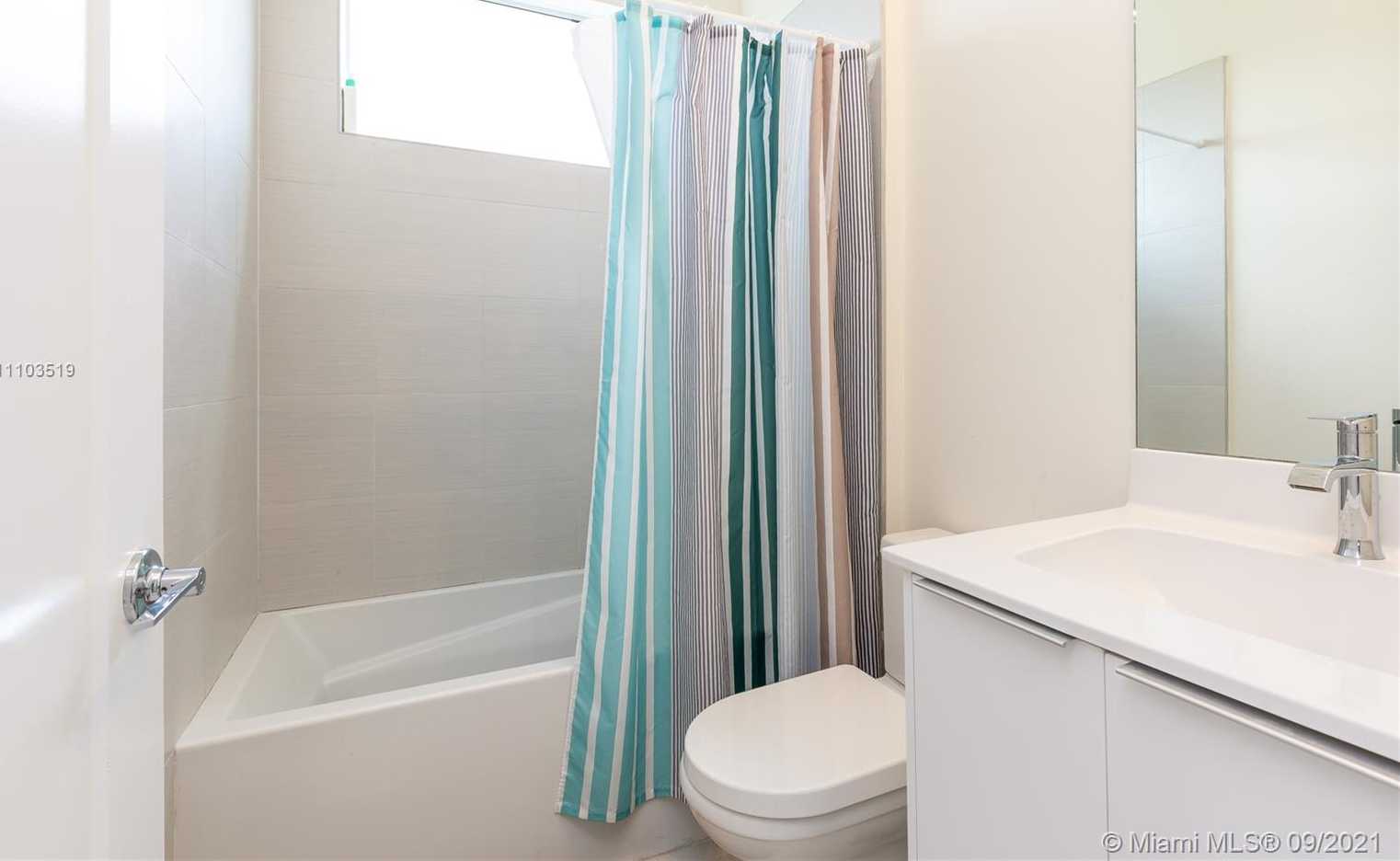 Small Image of 10410 NORTH WEST 67TH ST, Doral Number 26