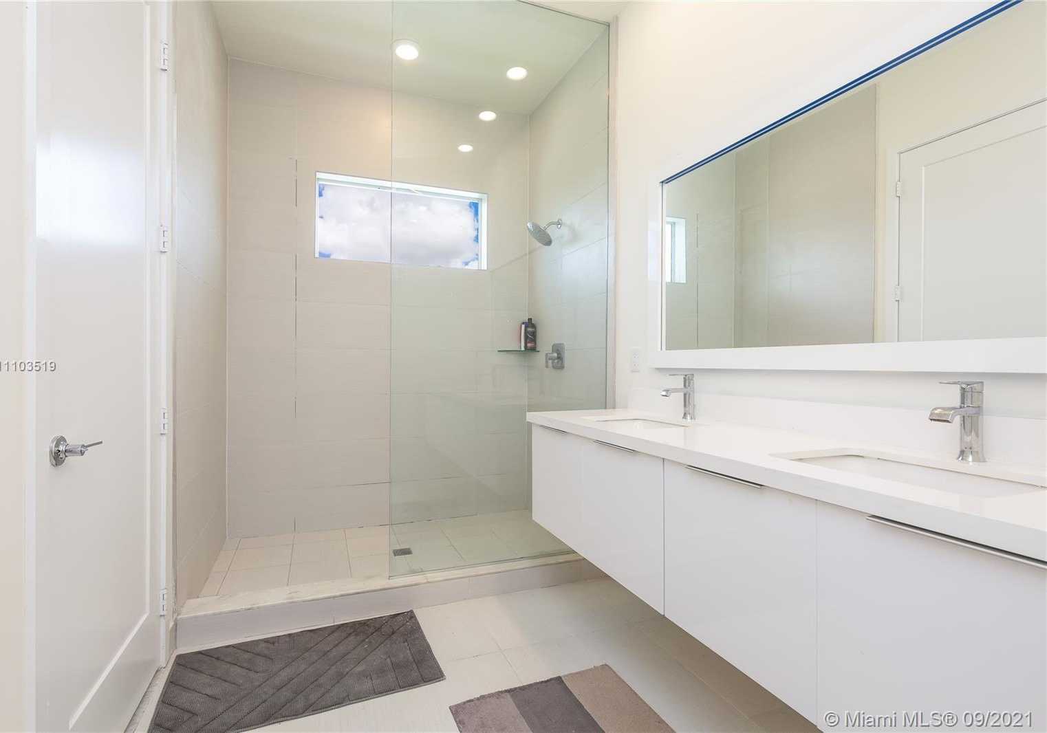 Small Image of 10410 NORTH WEST 67TH ST, Doral Number 28