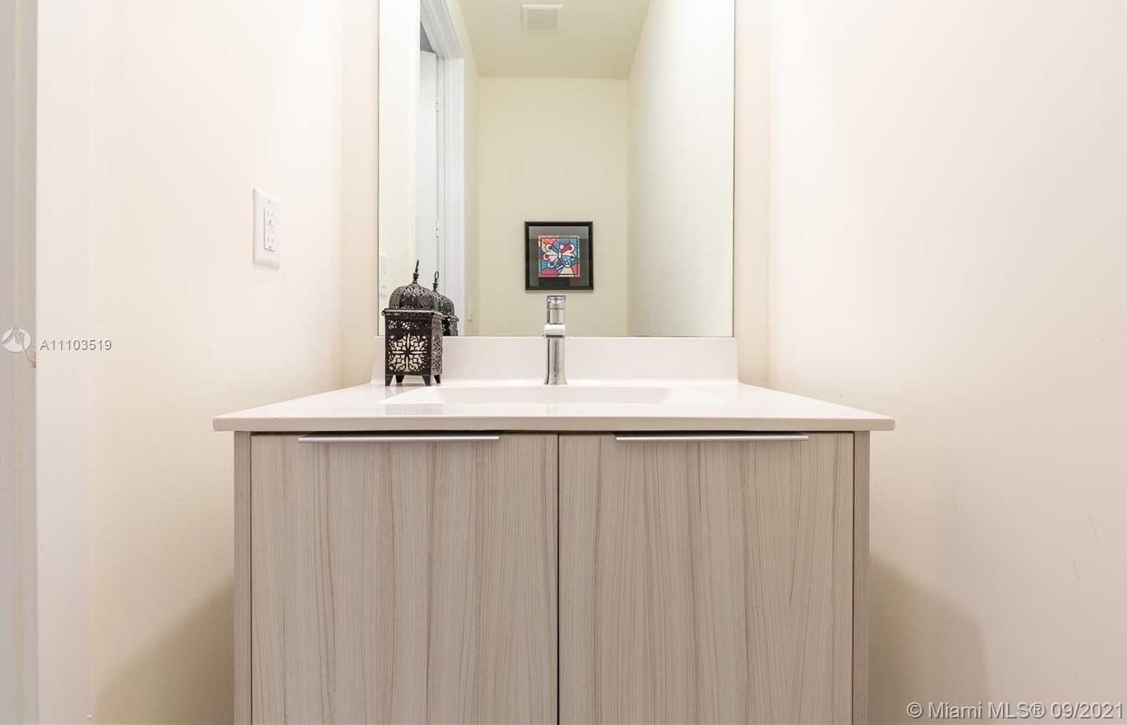 Small Image of 10410 NORTH WEST 67TH ST, Doral Number 29