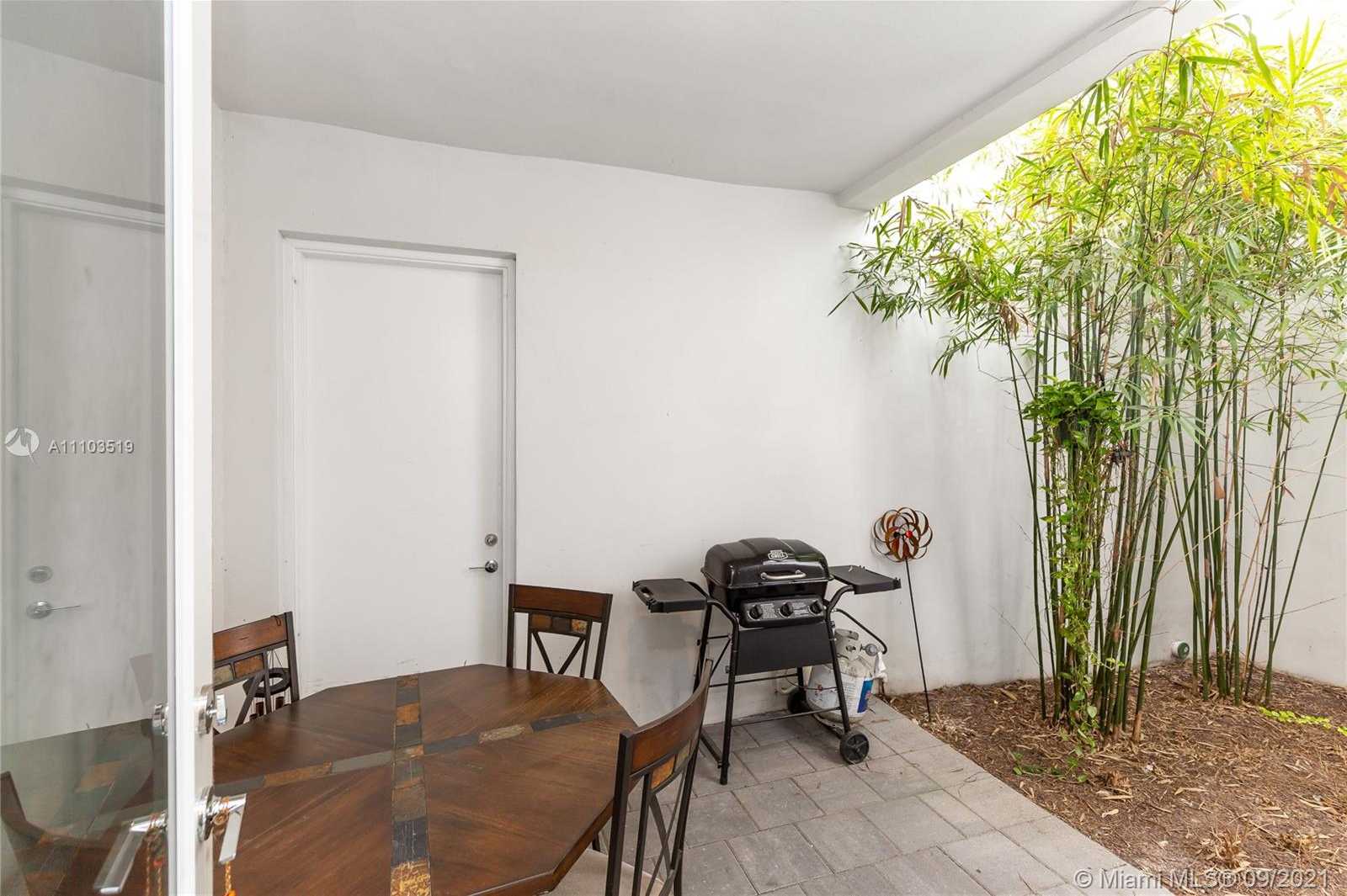 Small Image of 10410 NORTH WEST 67TH ST, Doral Number 30