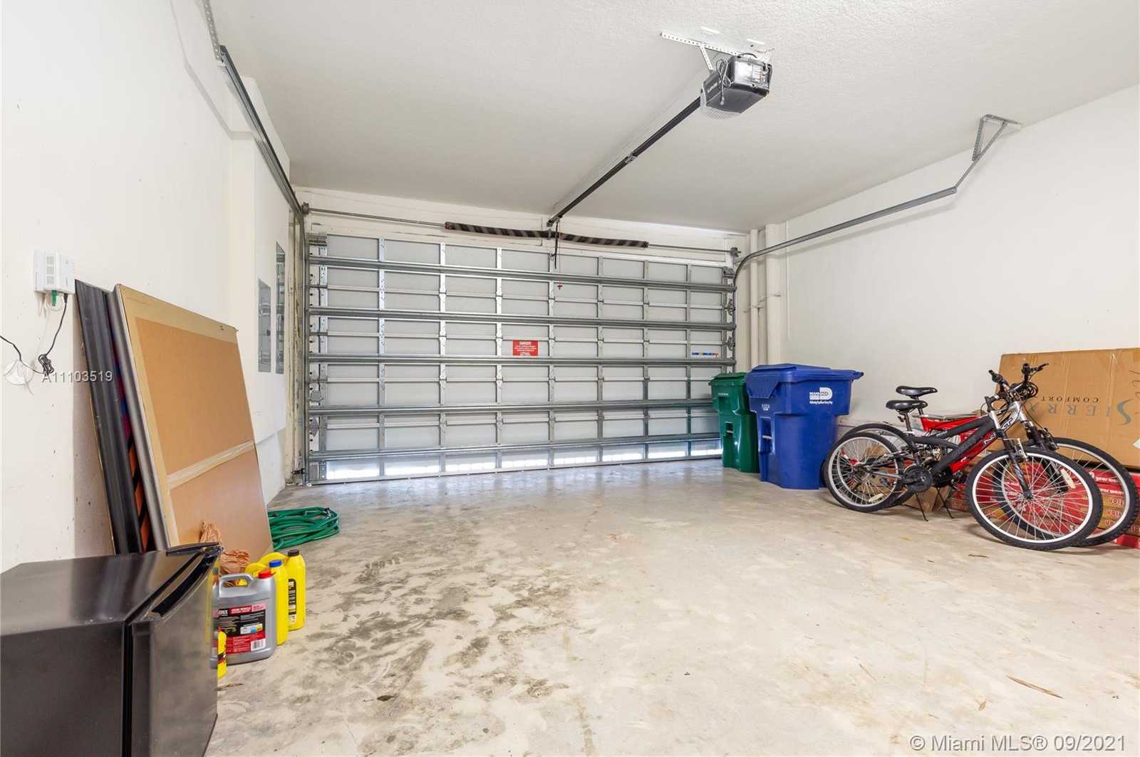 Small Image of 10410 NORTH WEST 67TH ST, Doral Number 31