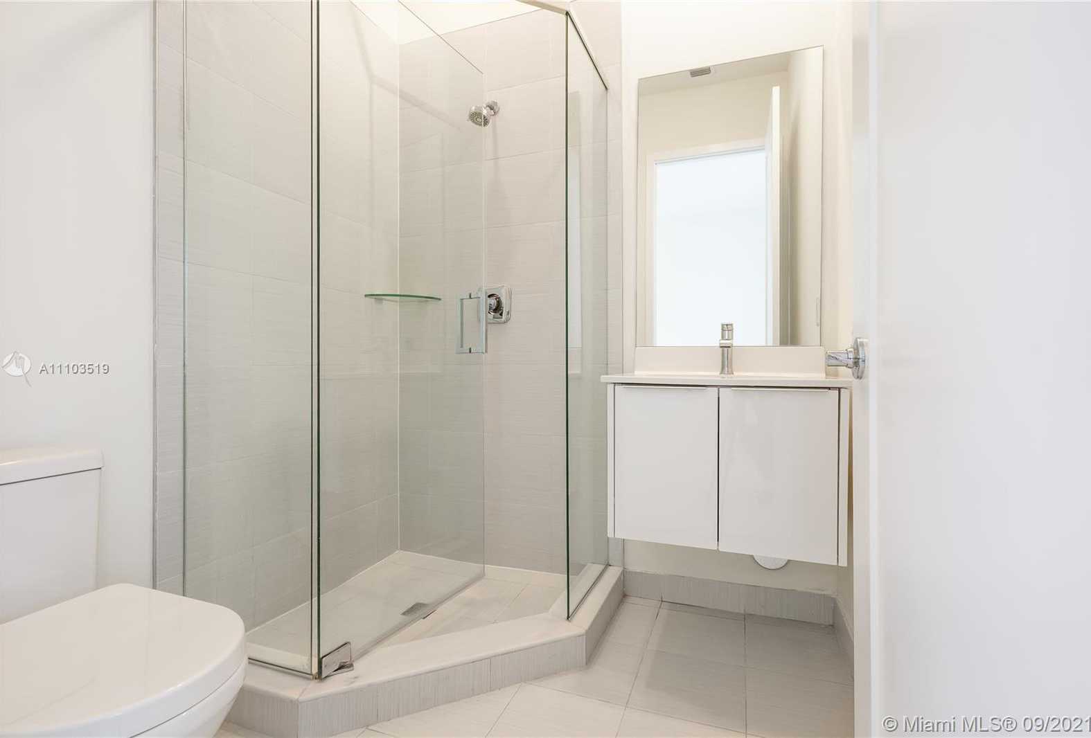Small Image of 10410 NORTH WEST 67TH ST, Doral Number 32