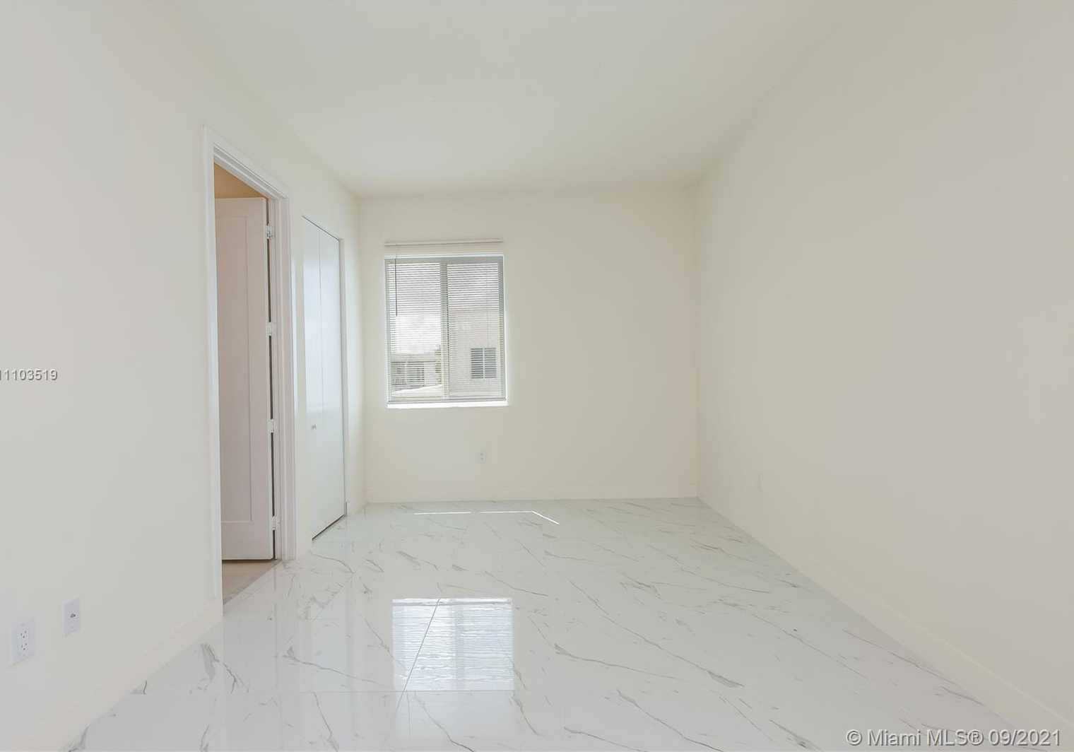 Small Image of 10410 NORTH WEST 67TH ST, Doral Number 36