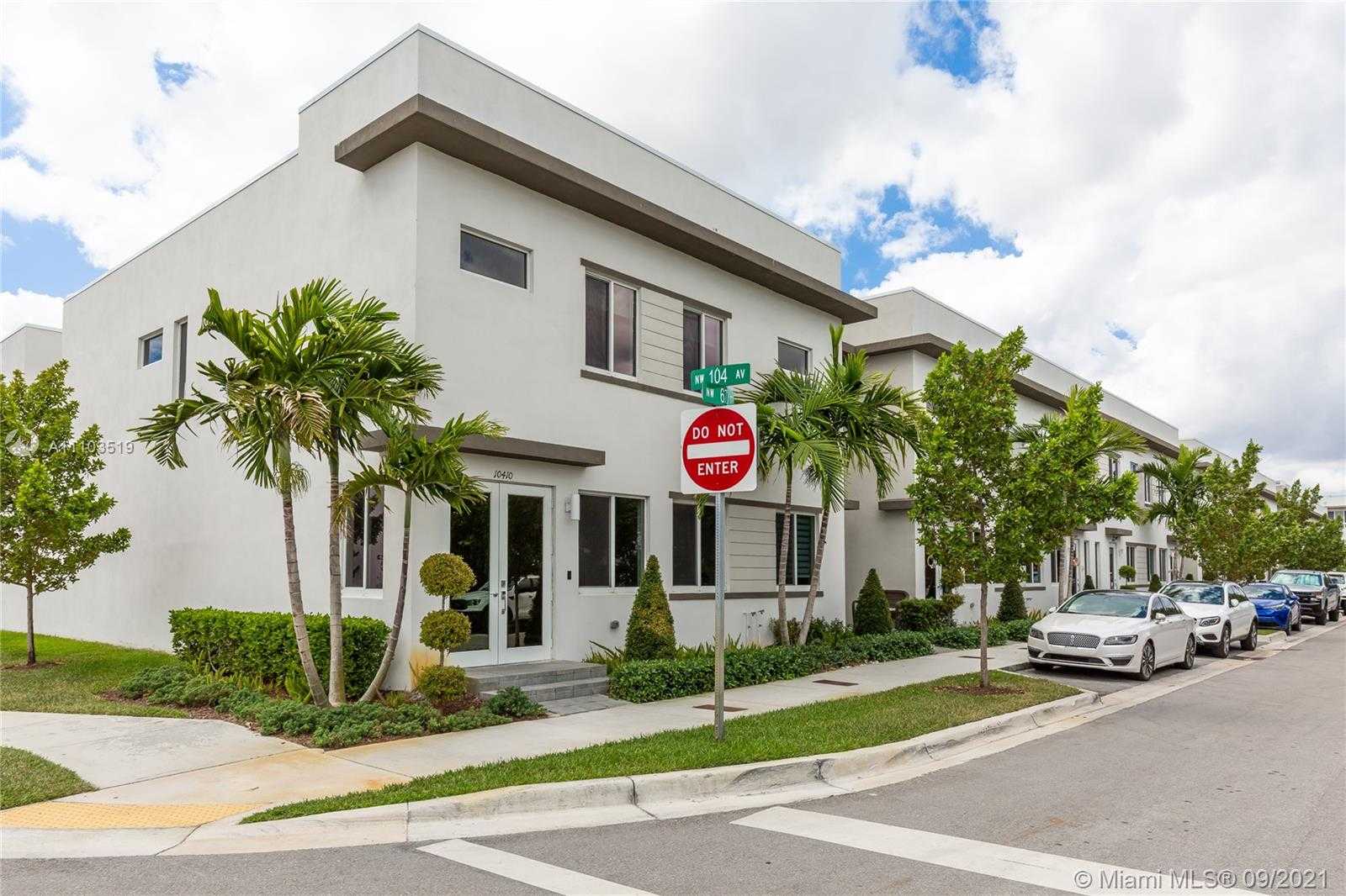 Small Image of 10410 NORTH WEST 67TH ST, Doral Number 4