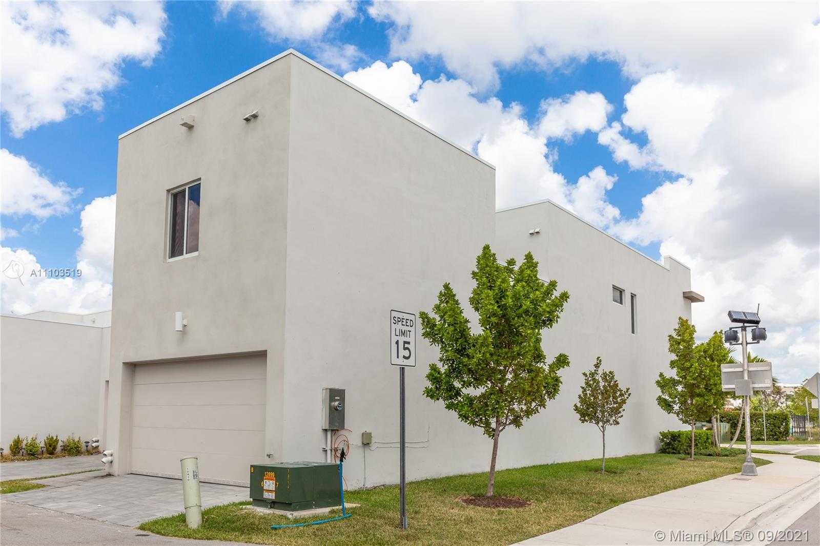 Small Image of 10410 NORTH WEST 67TH ST, Doral Number 5