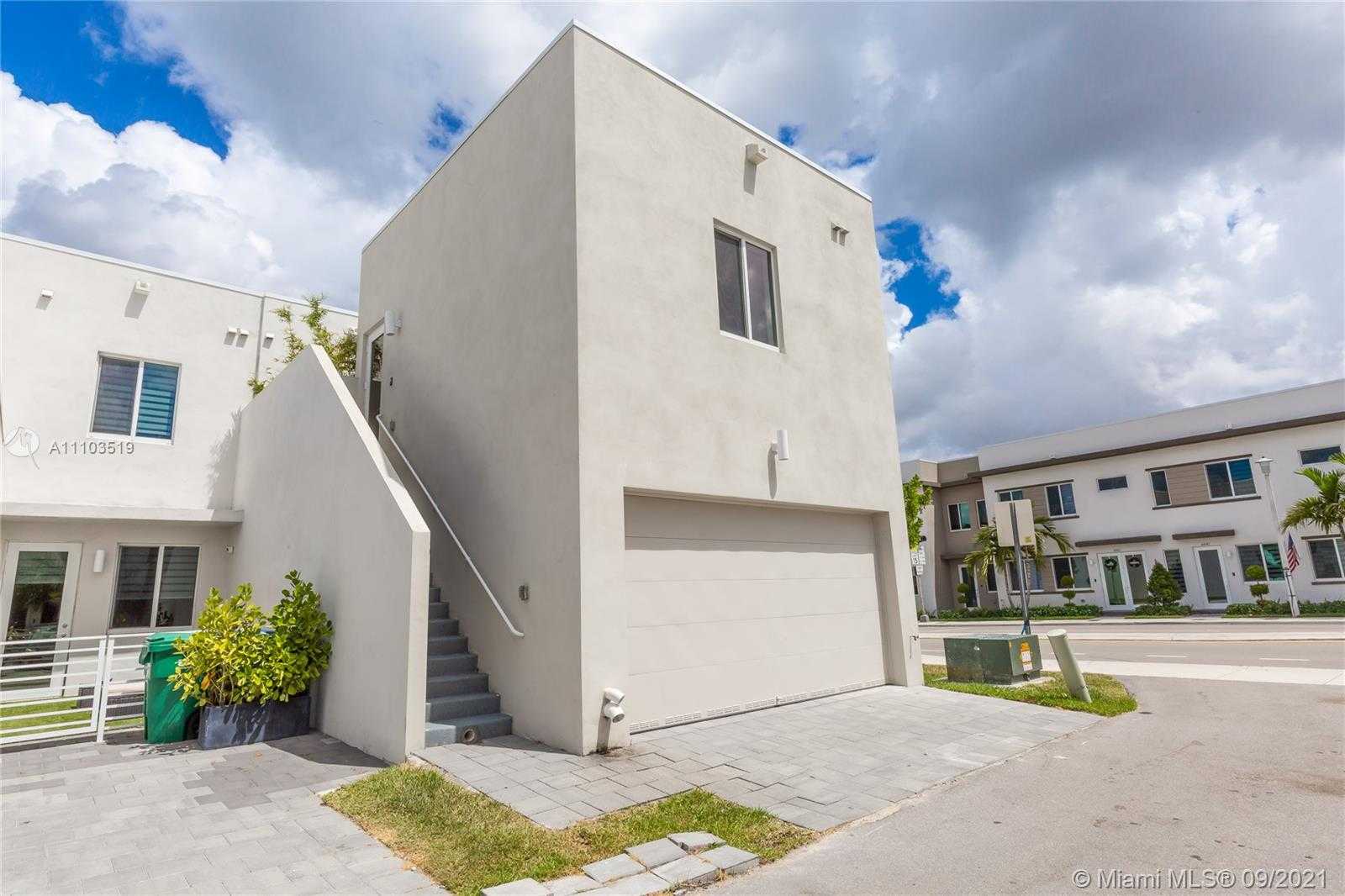 Small Image of 10410 NORTH WEST 67TH ST, Doral Number 6