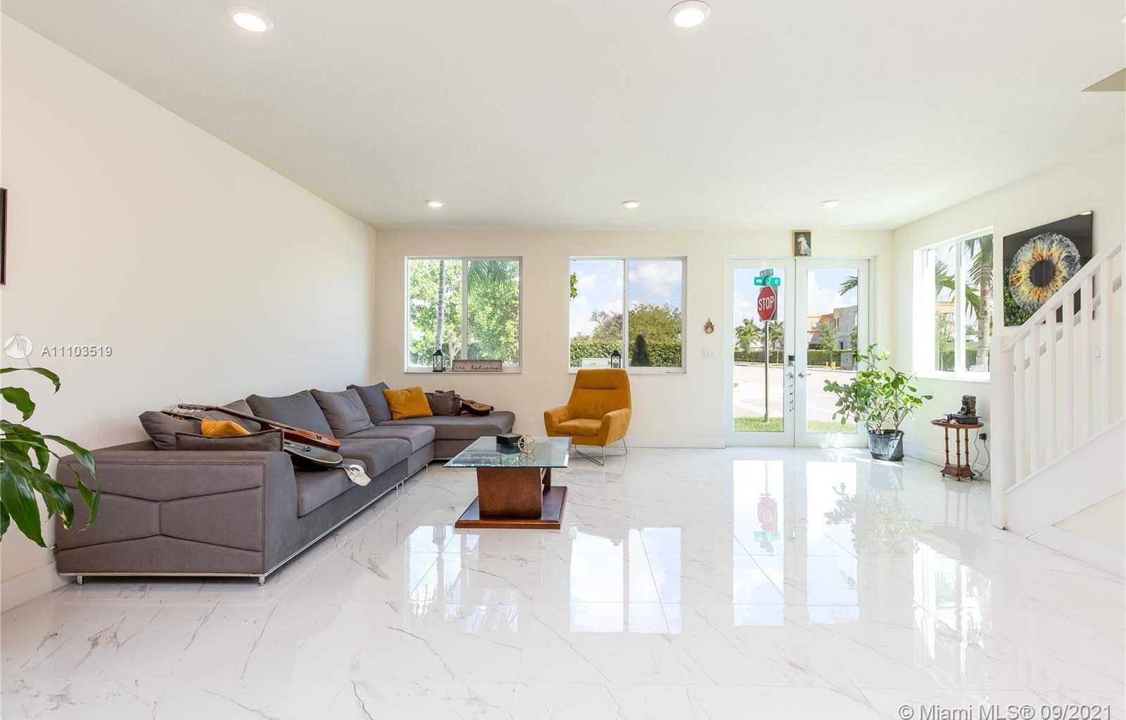 Small Image of 10410 NORTH WEST 67TH ST, Doral Number 7