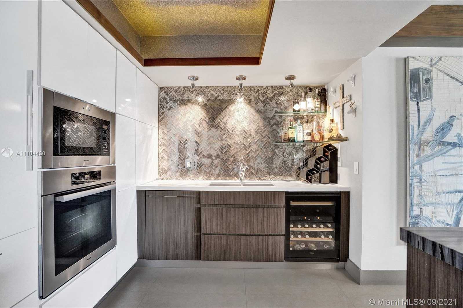 Small Image of 10 VENETIAN WAY #1503, Miami Beach Number 11