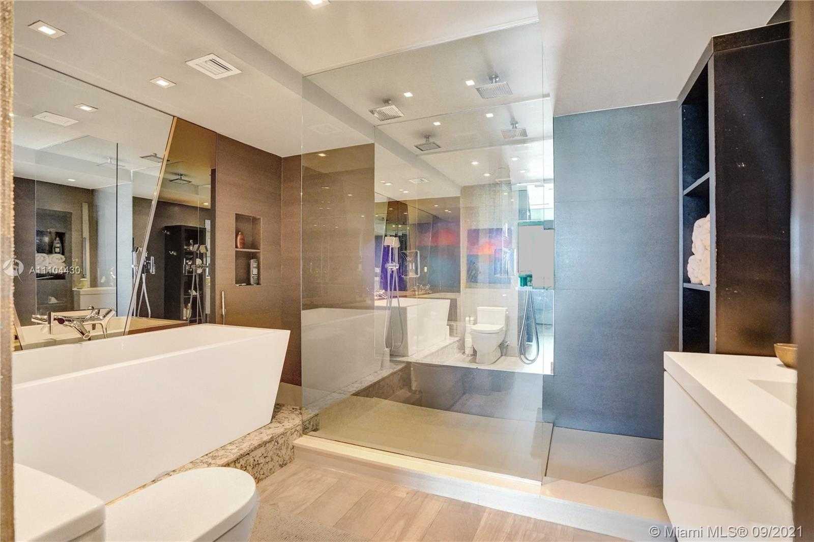 Small Image of 10 VENETIAN WAY #1503, Miami Beach Number 24