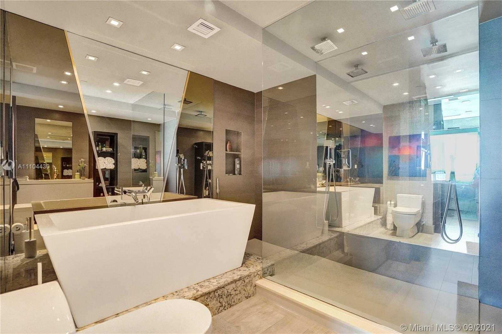 Small Image of 10 VENETIAN WAY #1503, Miami Beach Number 25