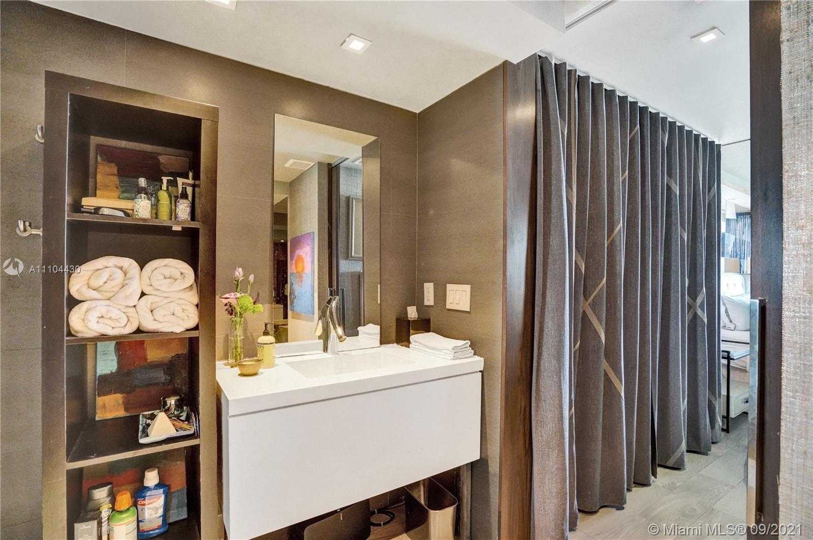 Small Image of 10 VENETIAN WAY #1503, Miami Beach Number 26