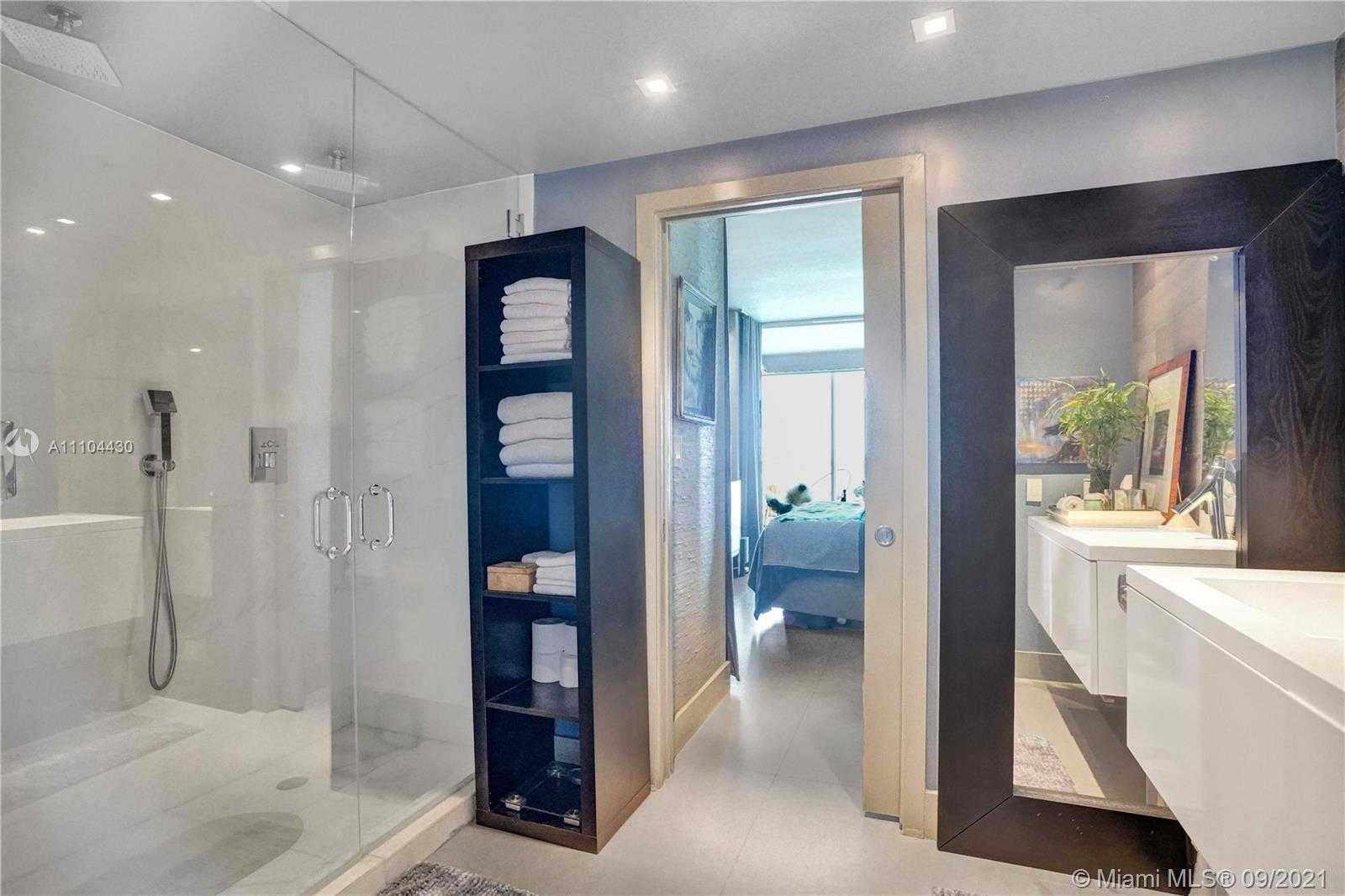 Small Image of 10 VENETIAN WAY #1503, Miami Beach Number 33