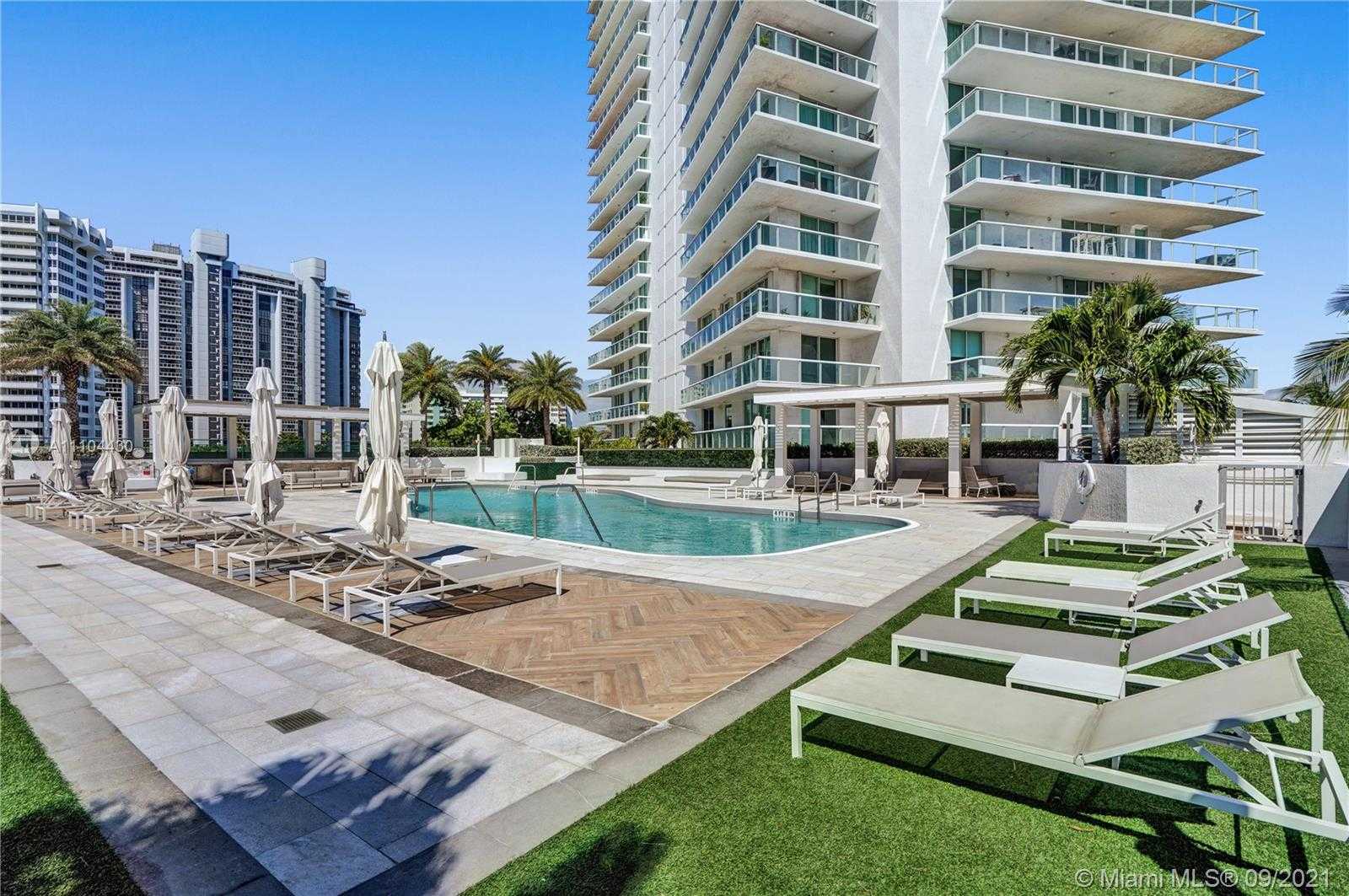 Small Image of 10 VENETIAN WAY #1503, Miami Beach Number 4