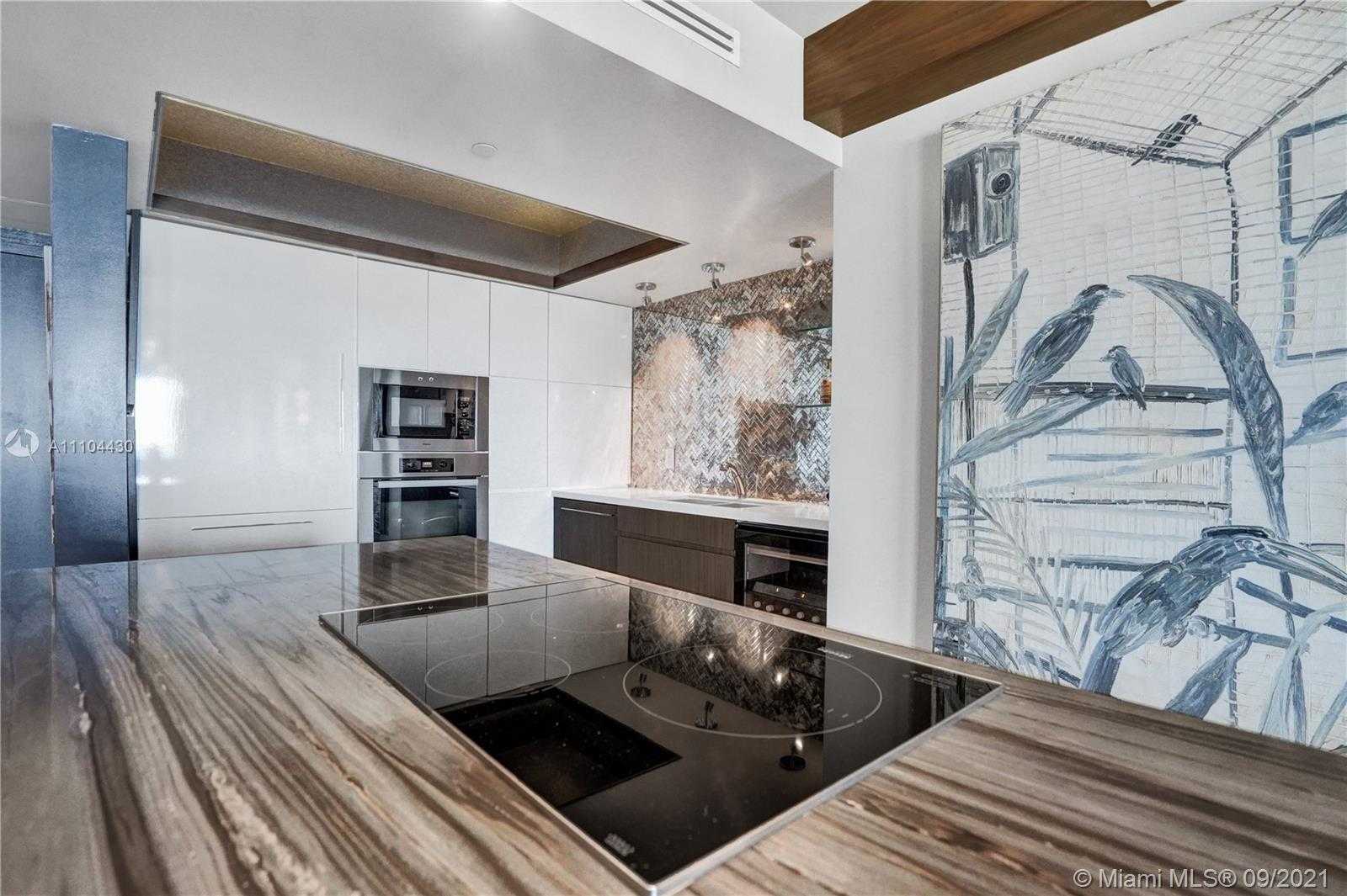 Small Image of 10 VENETIAN WAY #1503, Miami Beach Number 7