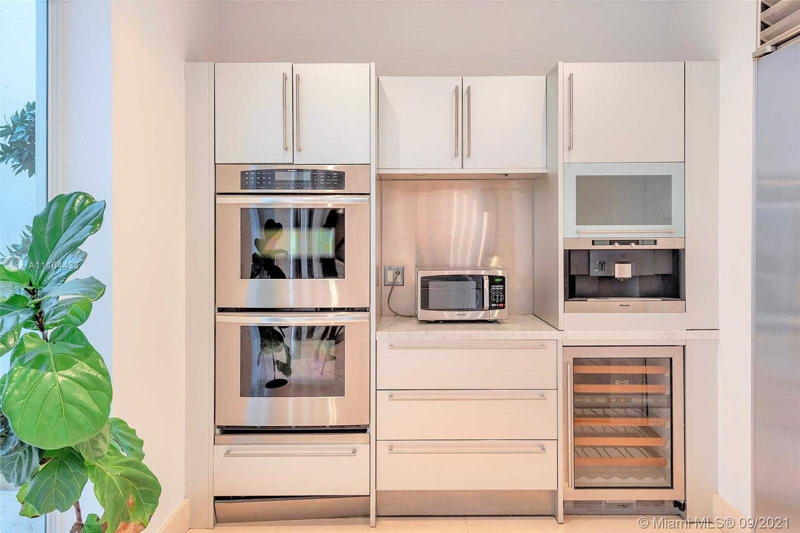 Small Image of 6203 LAGUNA PATH N, Miami Beach Number 11