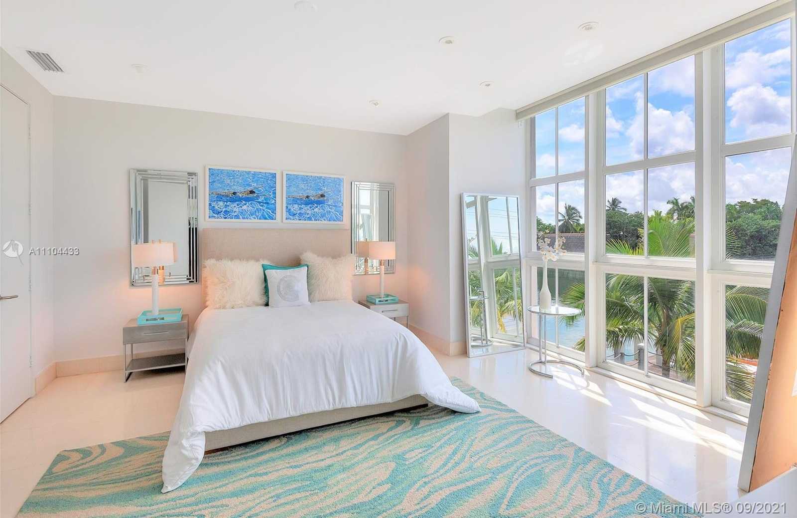 Small Image of 6203 LAGUNA PATH N, Miami Beach Number 12