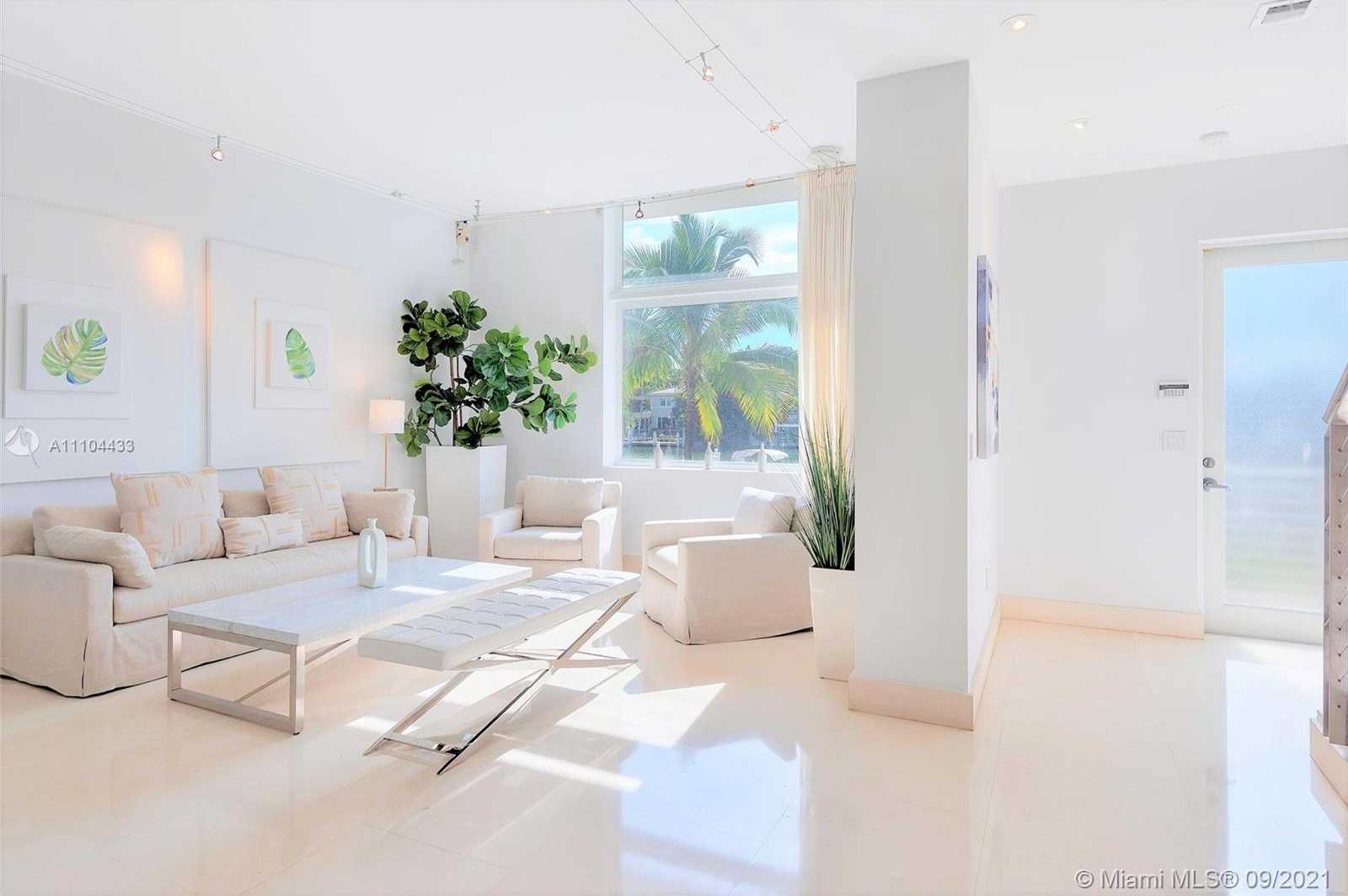 Small Image of 6203 LAGUNA PATH N, Miami Beach Number 16
