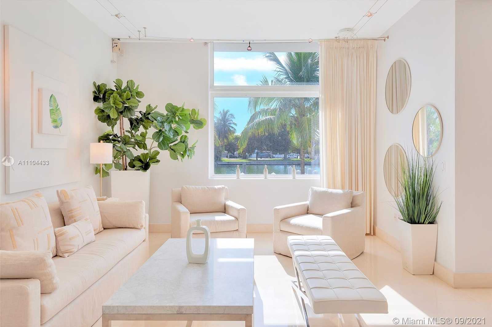 Small Image of 6203 LAGUNA PATH N, Miami Beach Number 17