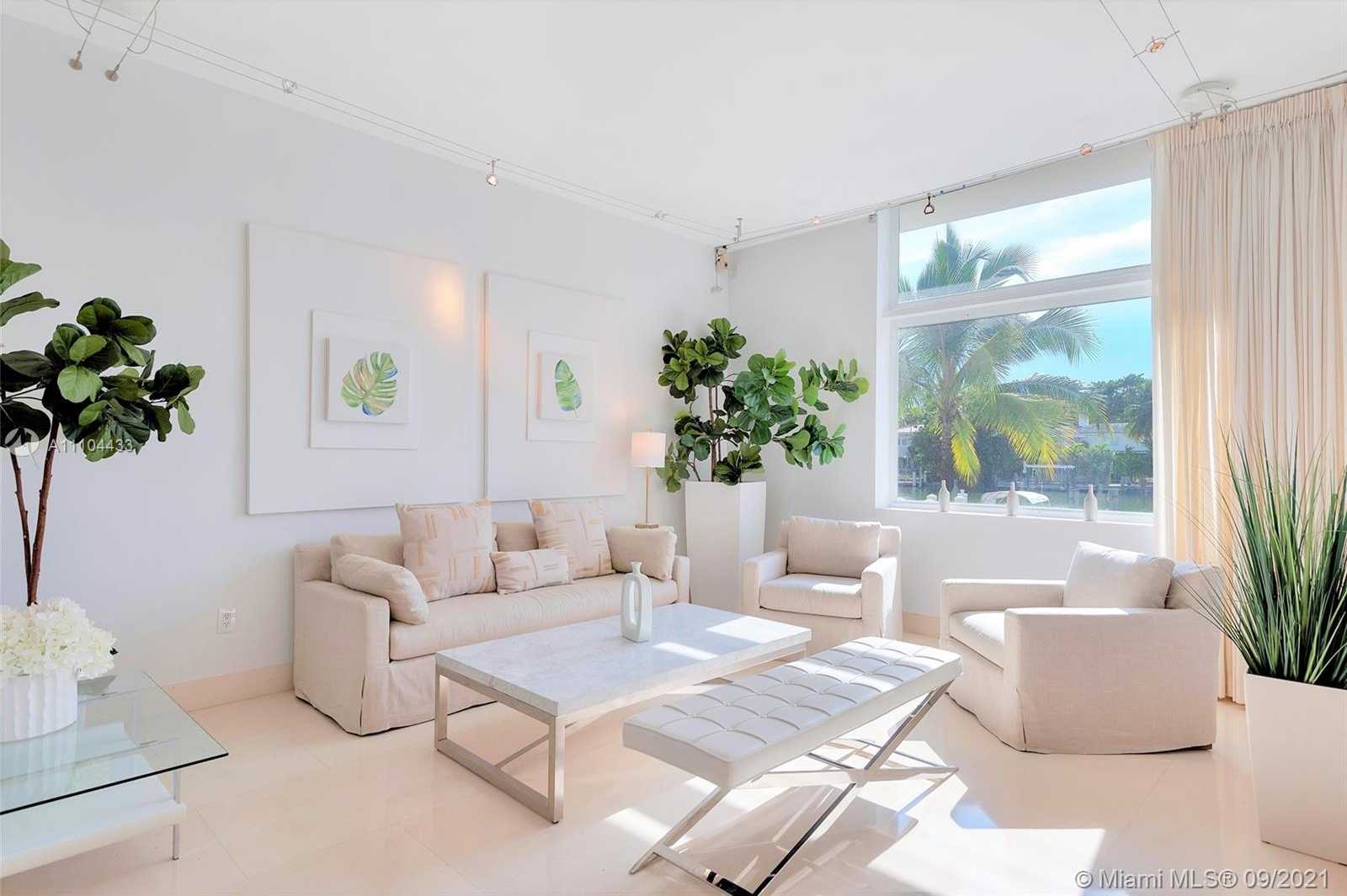 Small Image of 6203 LAGUNA PATH N, Miami Beach Number 18