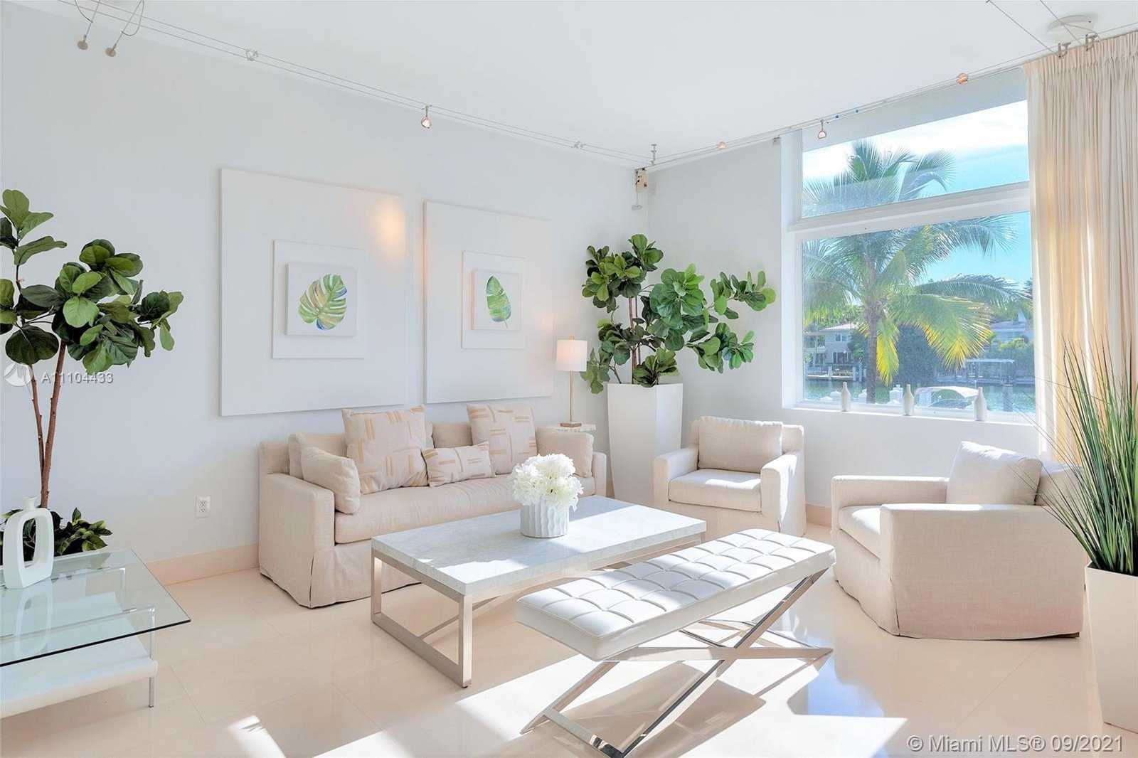 Small Image of 6203 LAGUNA PATH N, Miami Beach Number 19