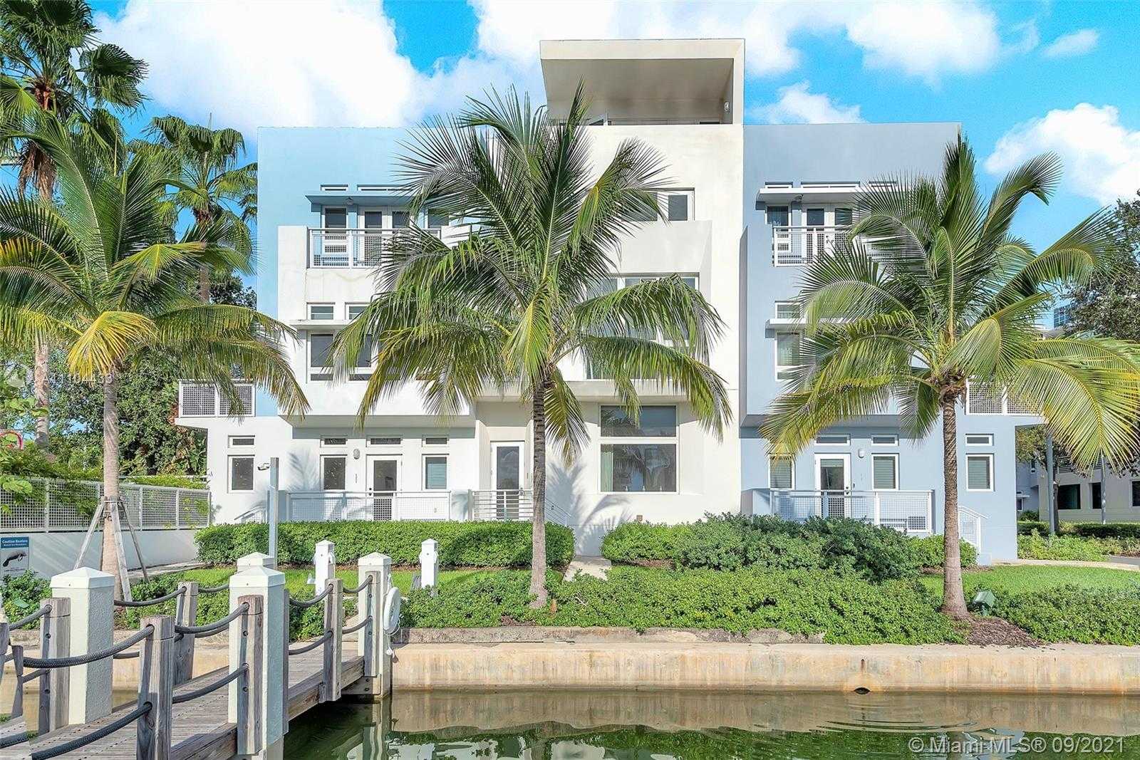 Small Image of 6203 LAGUNA PATH N, Miami Beach Number 2