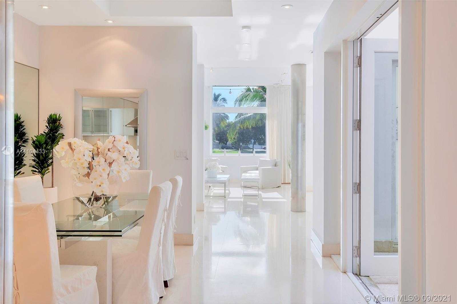 Small Image of 6203 LAGUNA PATH N, Miami Beach Number 24
