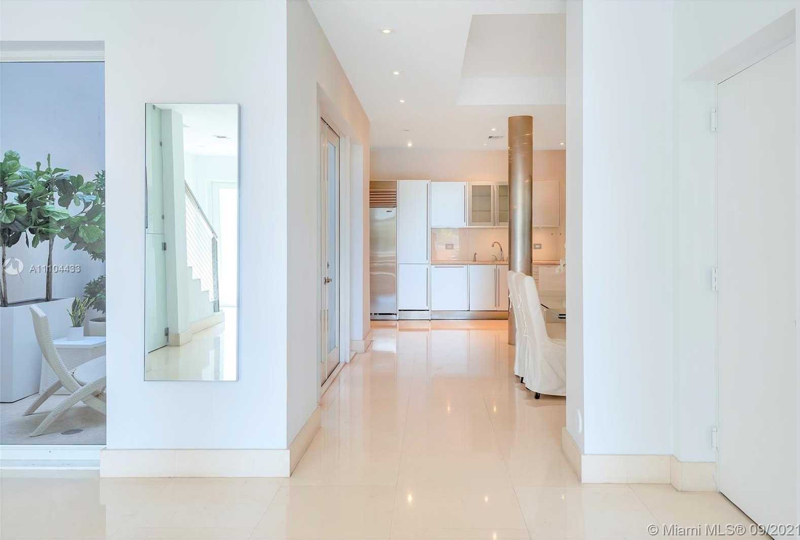 Small Image of 6203 LAGUNA PATH N, Miami Beach Number 25
