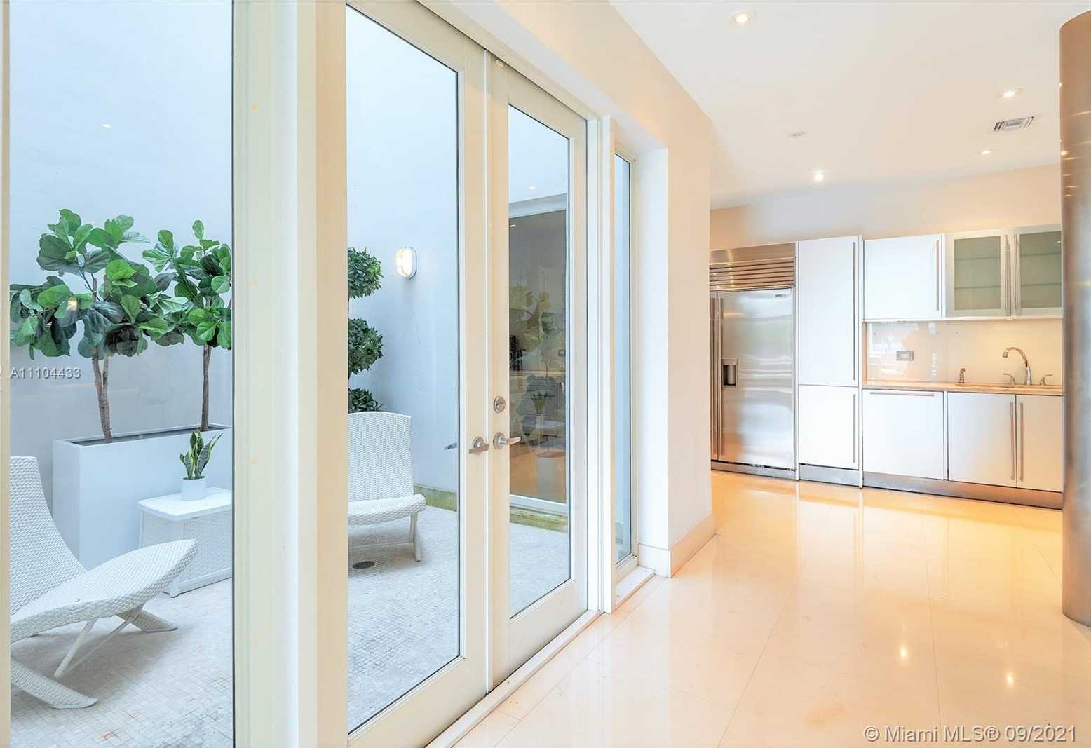 Small Image of 6203 LAGUNA PATH N, Miami Beach Number 26