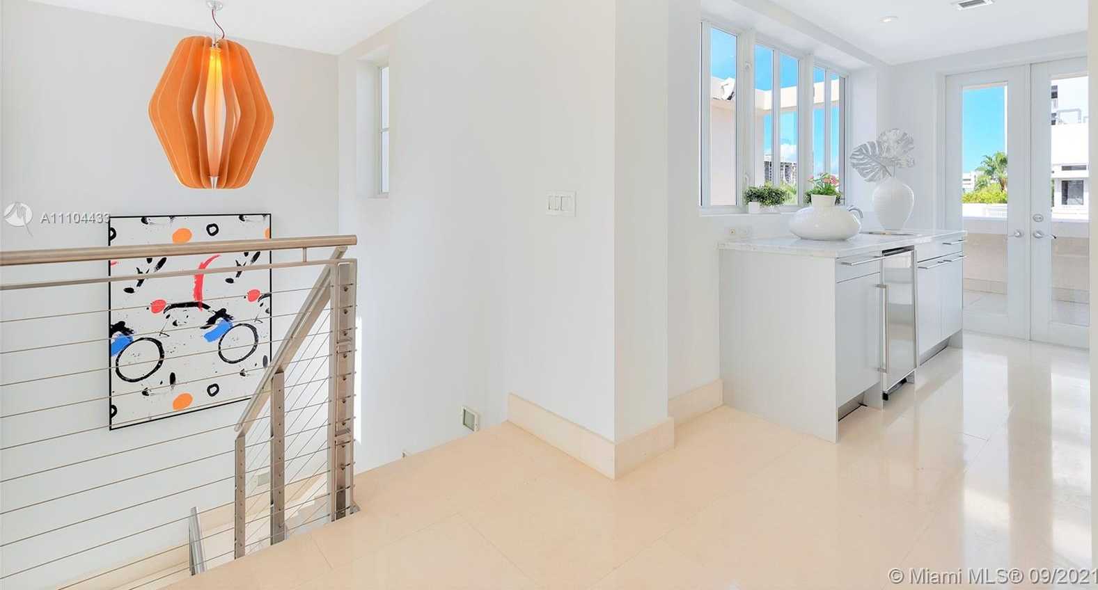 Small Image of 6203 LAGUNA PATH N, Miami Beach Number 29