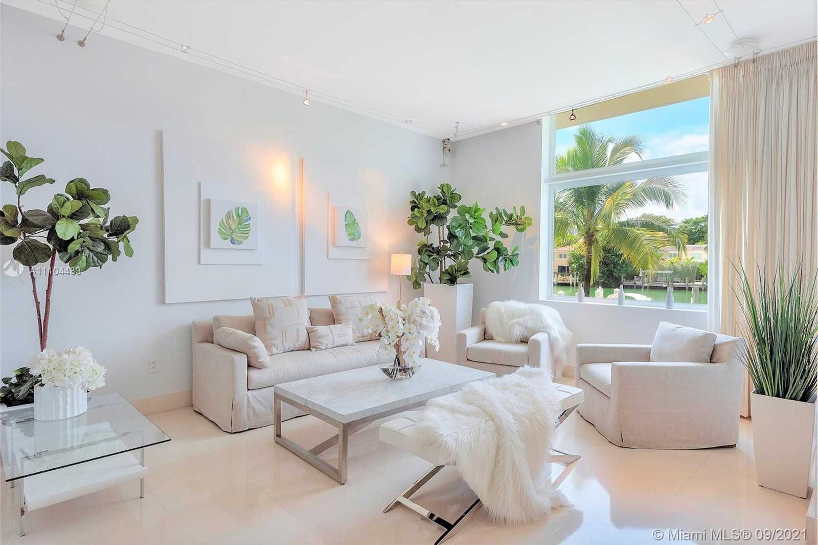 Small Image of 6203 LAGUNA PATH N, Miami Beach Number 3
