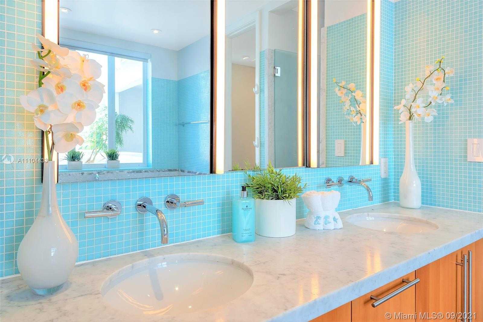 Small Image of 6203 LAGUNA PATH N, Miami Beach Number 33
