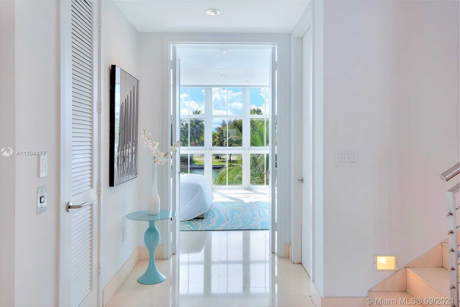 Small Image of 6203 LAGUNA PATH N, Miami Beach Number 37