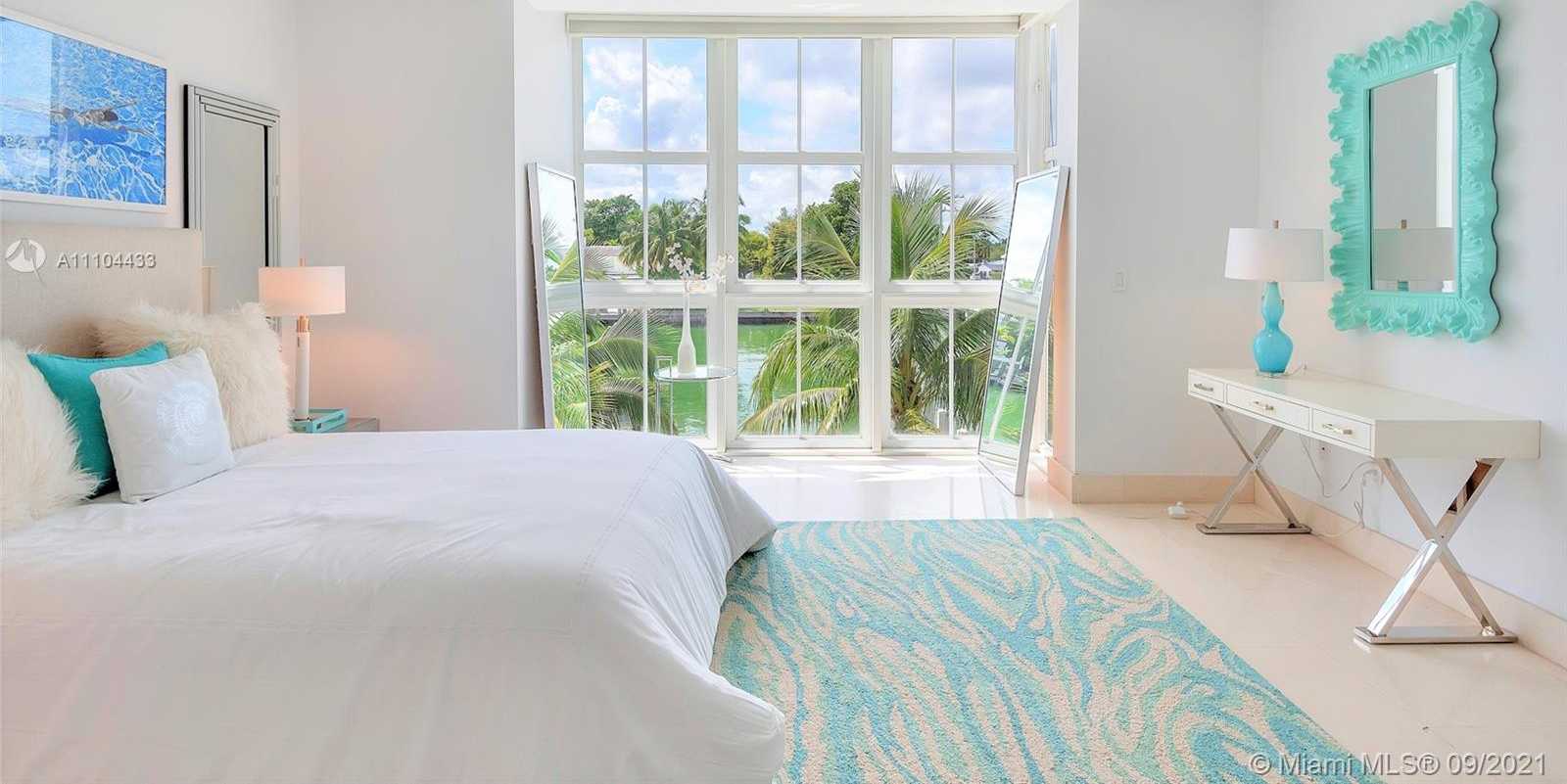 Small Image of 6203 LAGUNA PATH N, Miami Beach Number 38
