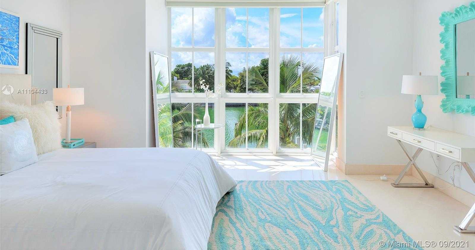 Small Image of 6203 LAGUNA PATH N, Miami Beach Number 39