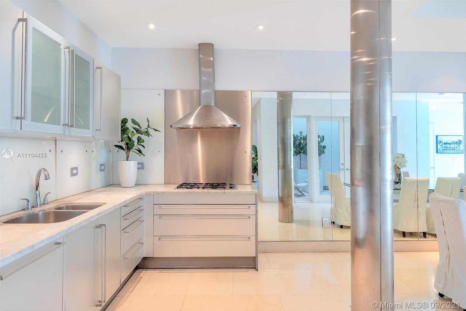 Small Image of 6203 LAGUNA PATH N, Miami Beach Number 4