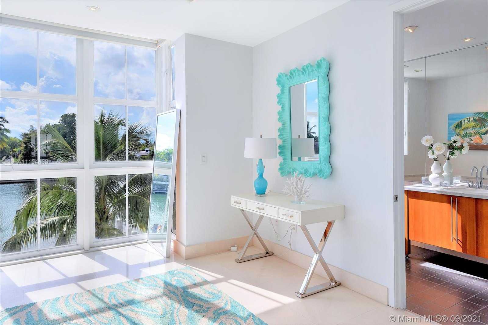 Small Image of 6203 LAGUNA PATH N, Miami Beach Number 41