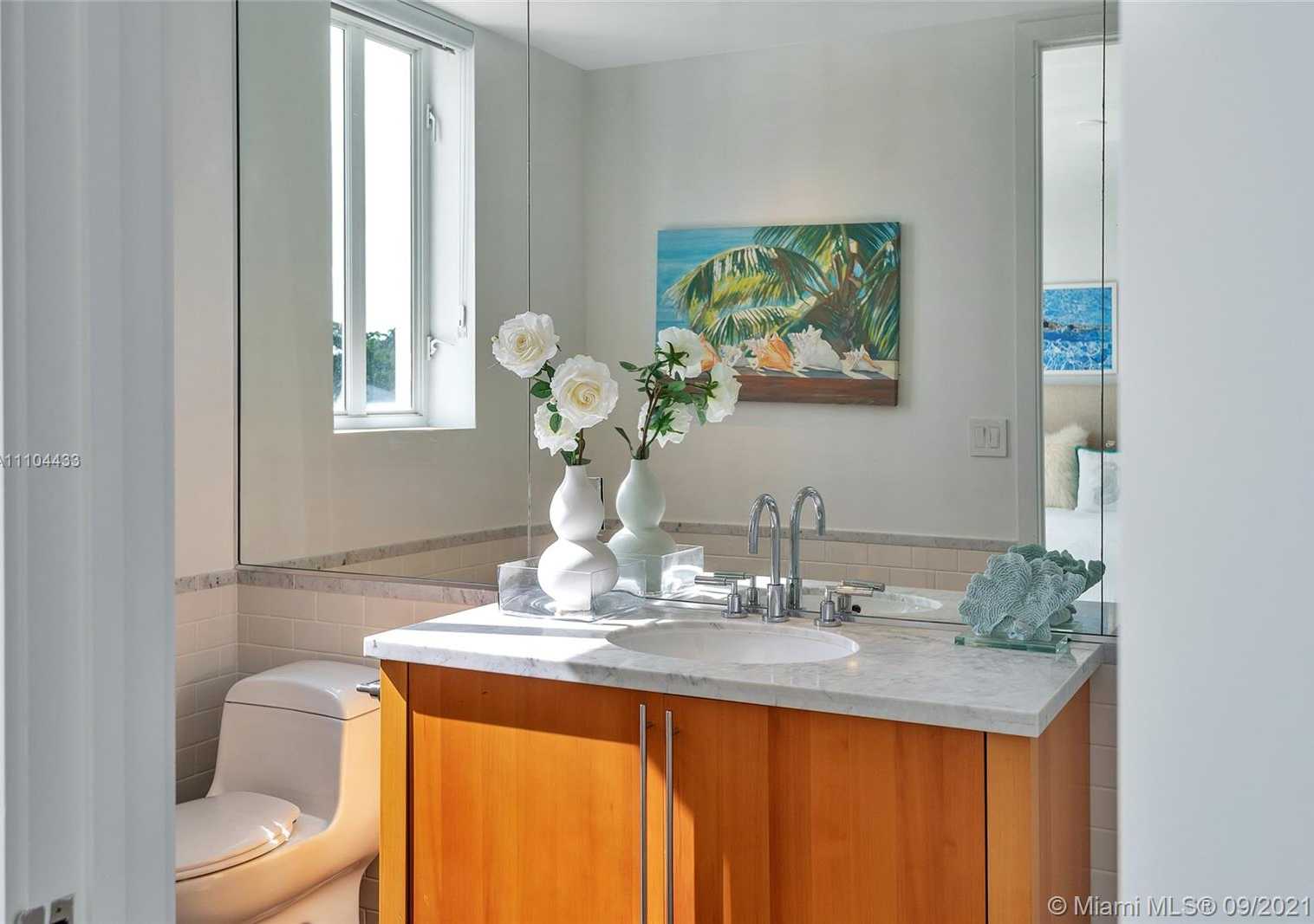 Small Image of 6203 LAGUNA PATH N, Miami Beach Number 42