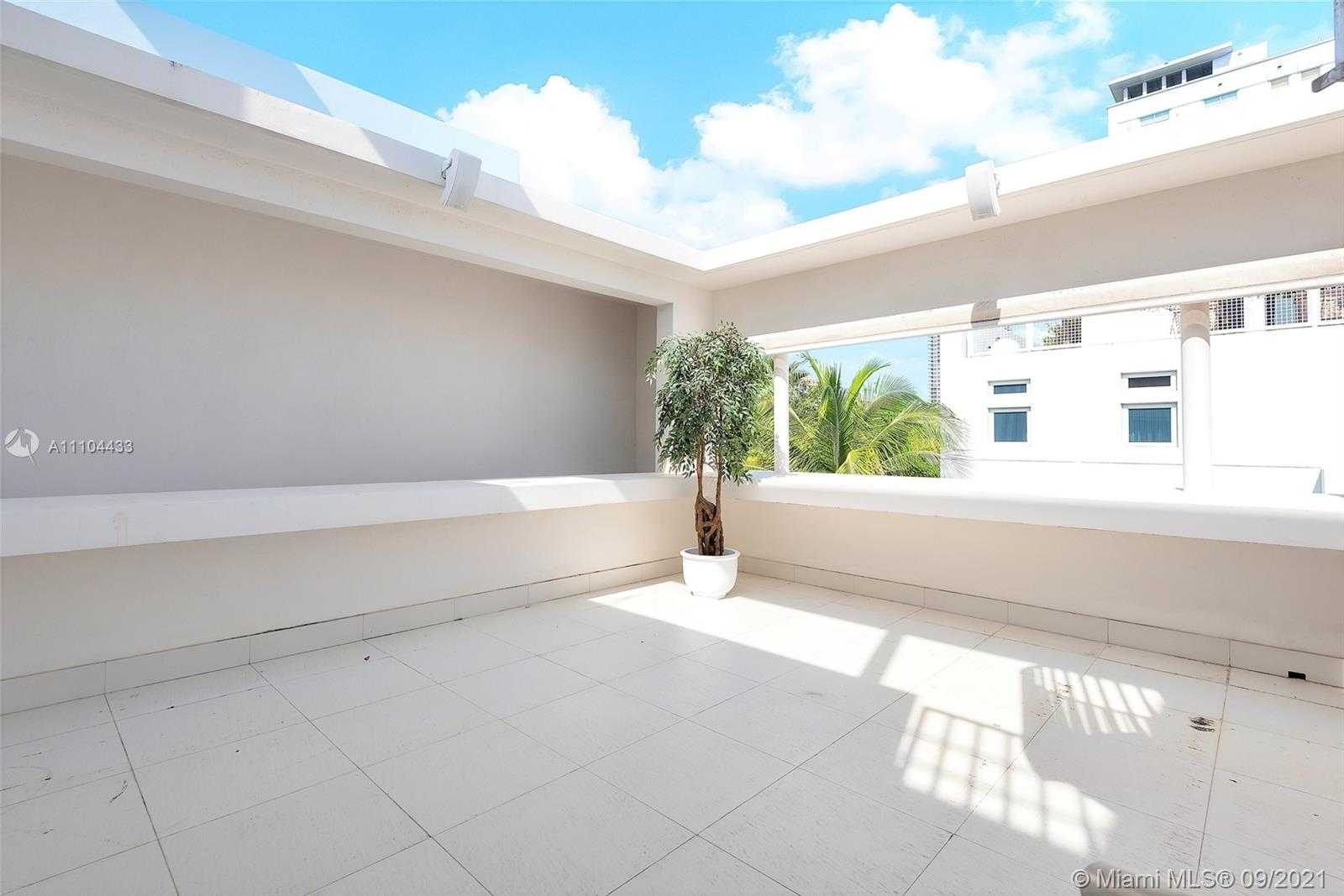 Small Image of 6203 LAGUNA PATH N, Miami Beach Number 48